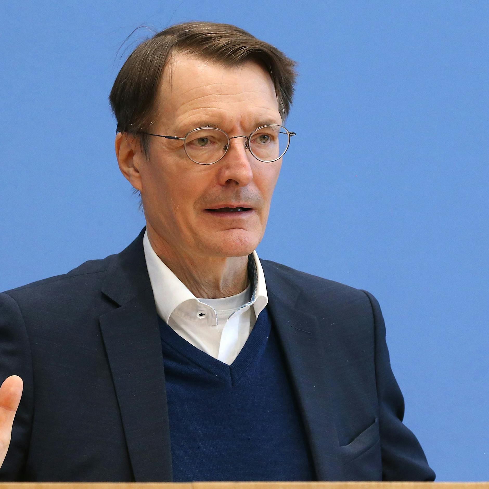 Bundesgesundheitsminister Karl Lauterbach: Freunde und Familie habe ich selbst geimpft