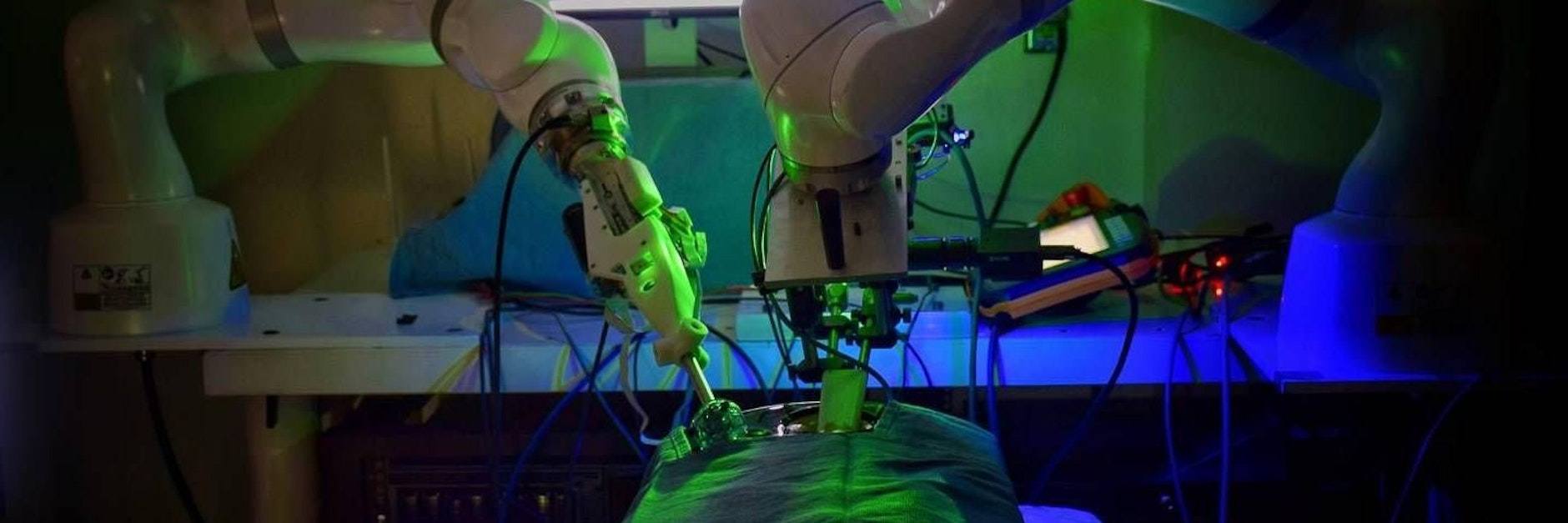 Der Star-Roboter muss die Stiche mit einer hohen Genauigkeit vornehmen.