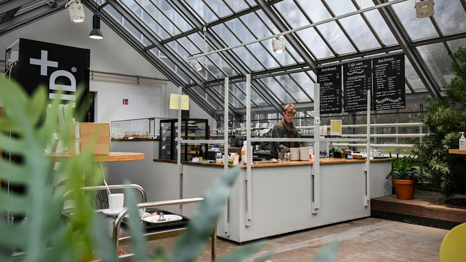 Tom Rolleston hinter seinem Café-Tresen.