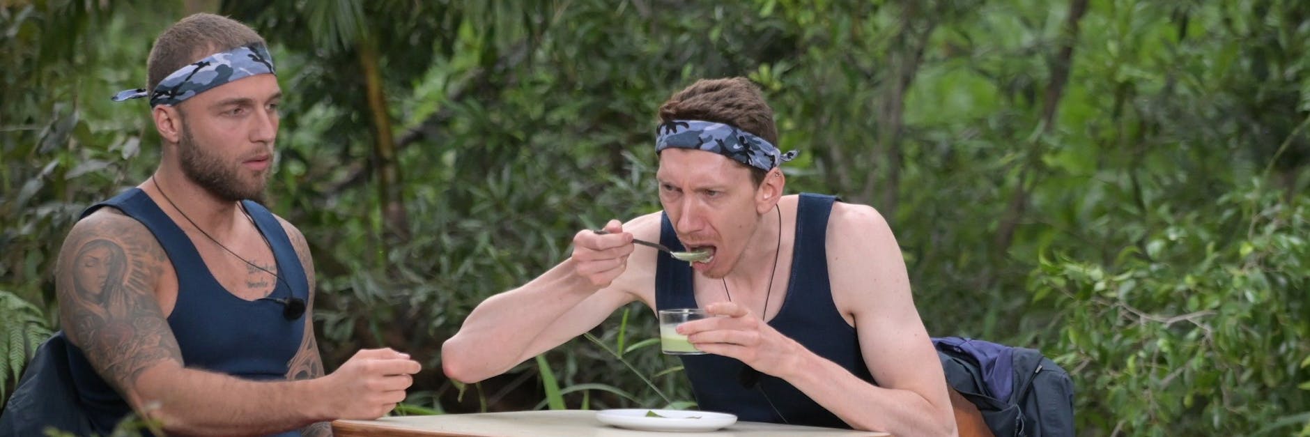 Erst Kegeln, dann Ekelkram essen. So erging es Filip Pavlovic und Manuel Flickinger im Dschungelcamp.