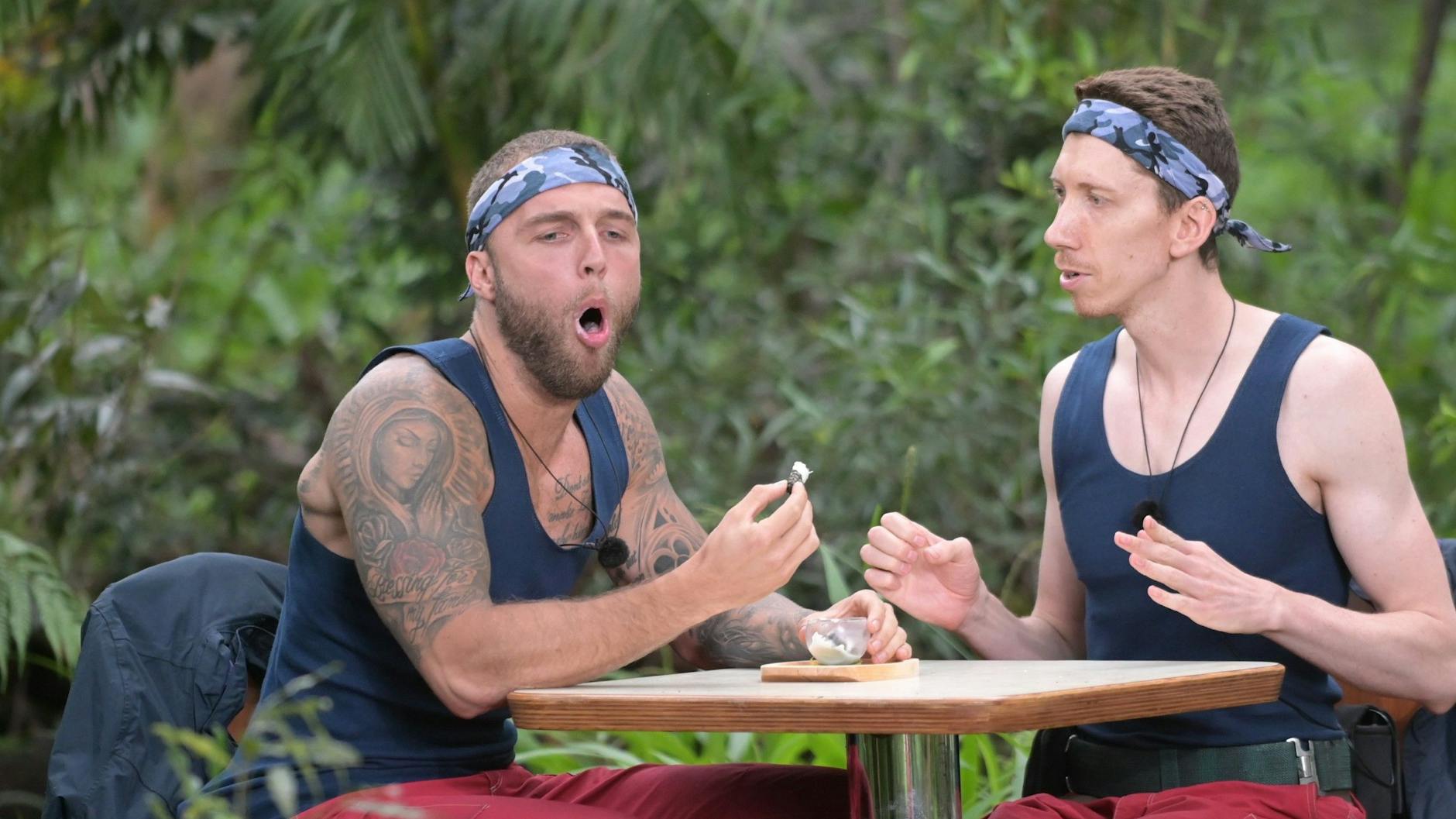 Fast schon ein Dschungelcamp-Klassiker: Filip Pavlovic hustet und würgt bei einer Essens-Prüfung.