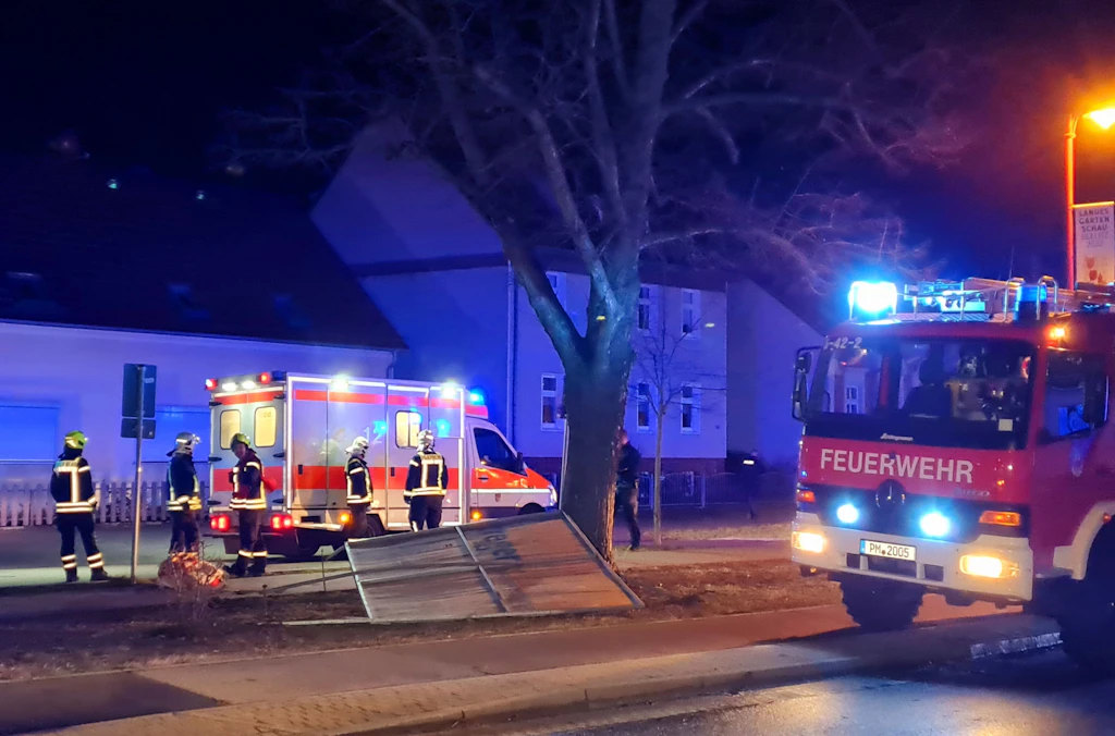 Sturm „Nadia“: Fußgänger stirbt in Beelitz, 340 Einsätze für Berliner Feuerwehr