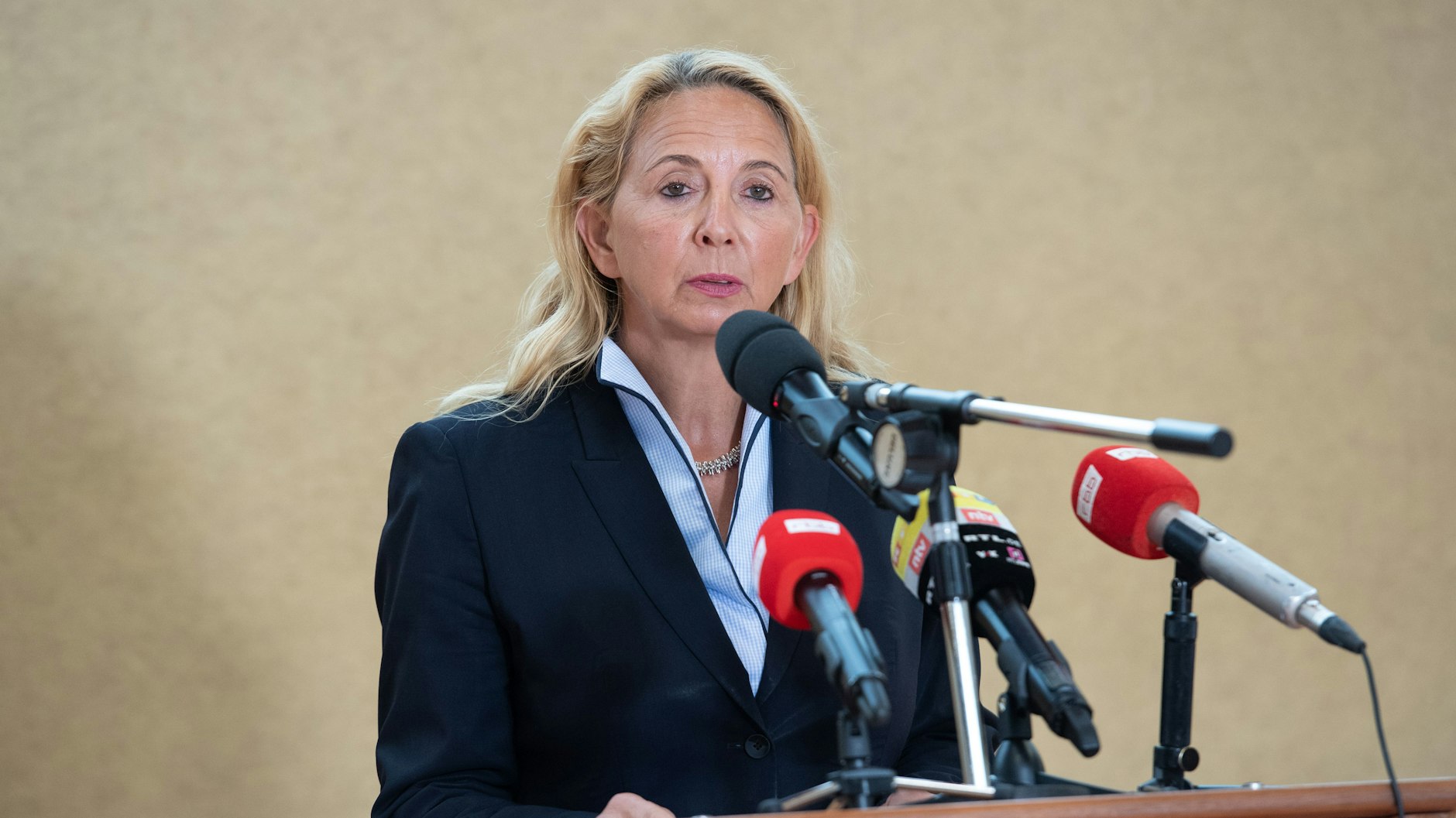 Berlins Polizeipräsidentin Barbara Slowik musste die Beamten jetzt wieder vertrösten.