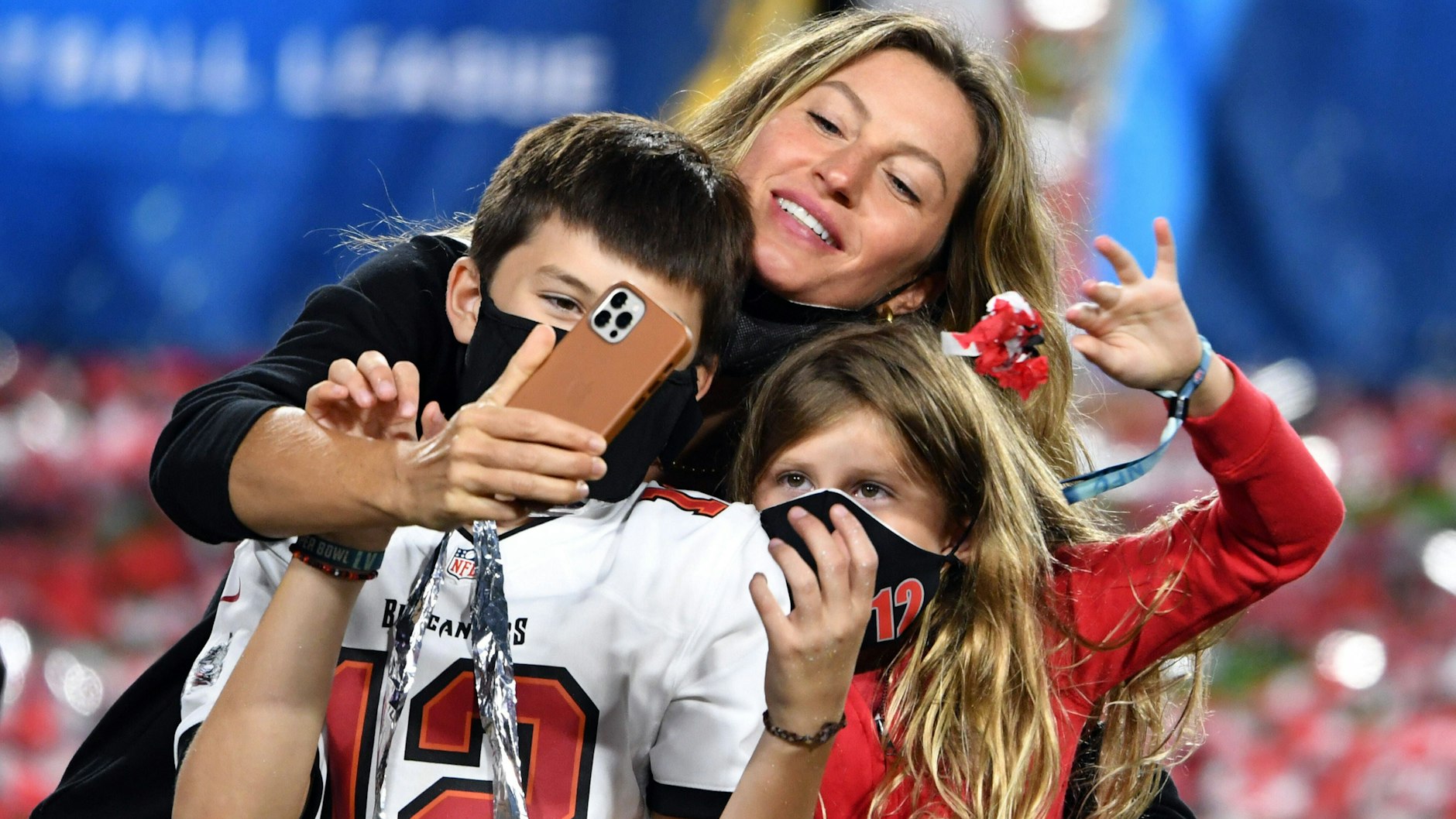 Supermodel Gisele Bündchen mit ihren beiden Kindern: Die Ehefrau von Tom Brady soll nach 22 Jahren genug vom Football haben.