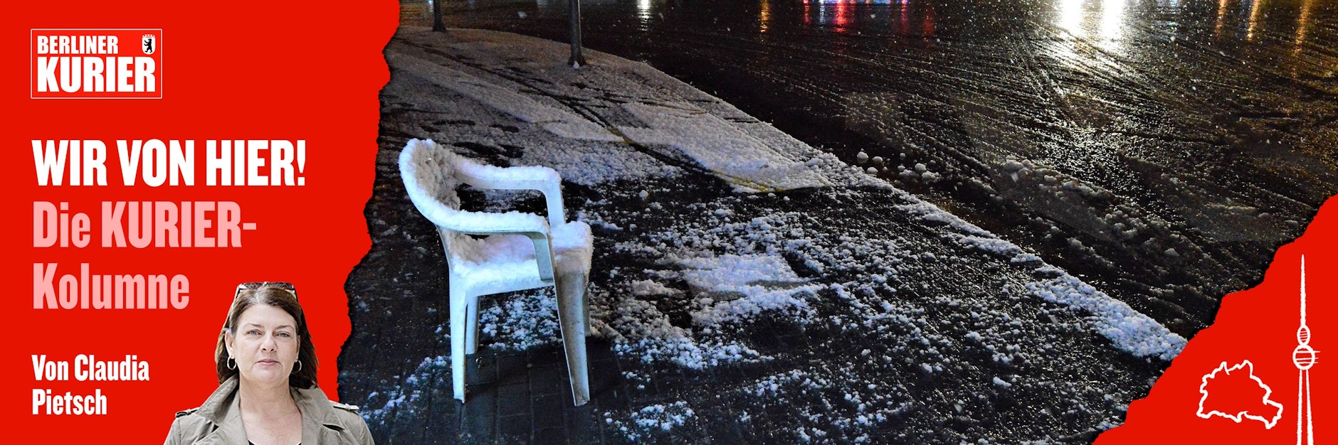 Ein einfacher Monobloc-Stuhl steht bei miesem Wetter leer an einer Straße.