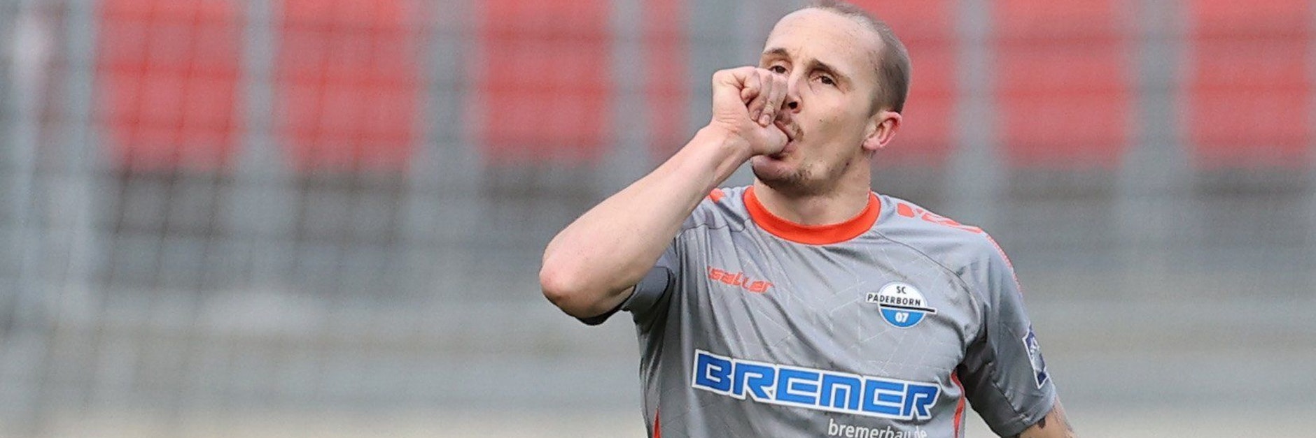 Sven Michel noch im Paderborn-Dress mit Schnullerhubel.