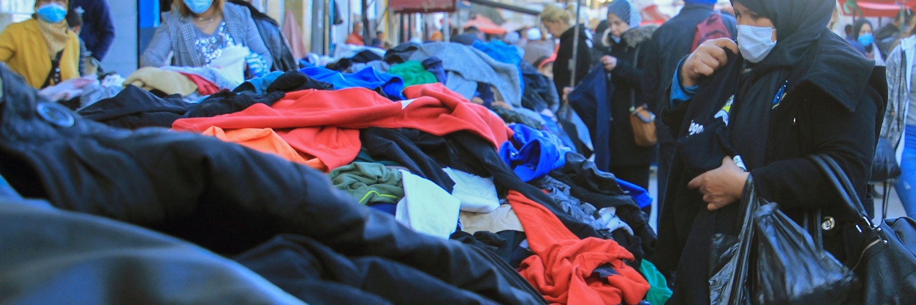 Altkleidermarkt in Tunis. Viele Stücke sind leider Lumpen.