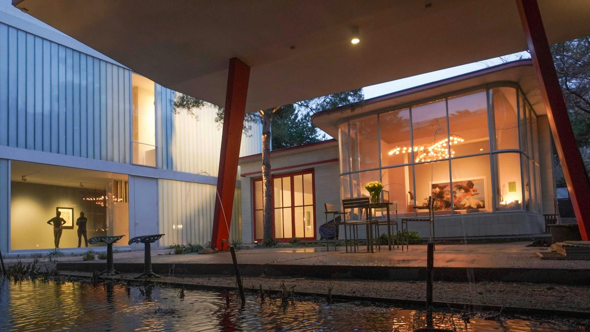 Das zunächst auf fünf Jahre angelegte Museum in einer historischen Tankstelle mit der alten Werkstattgarage und einem neueren Anbau soll am 13. Mai eröffnet werden.