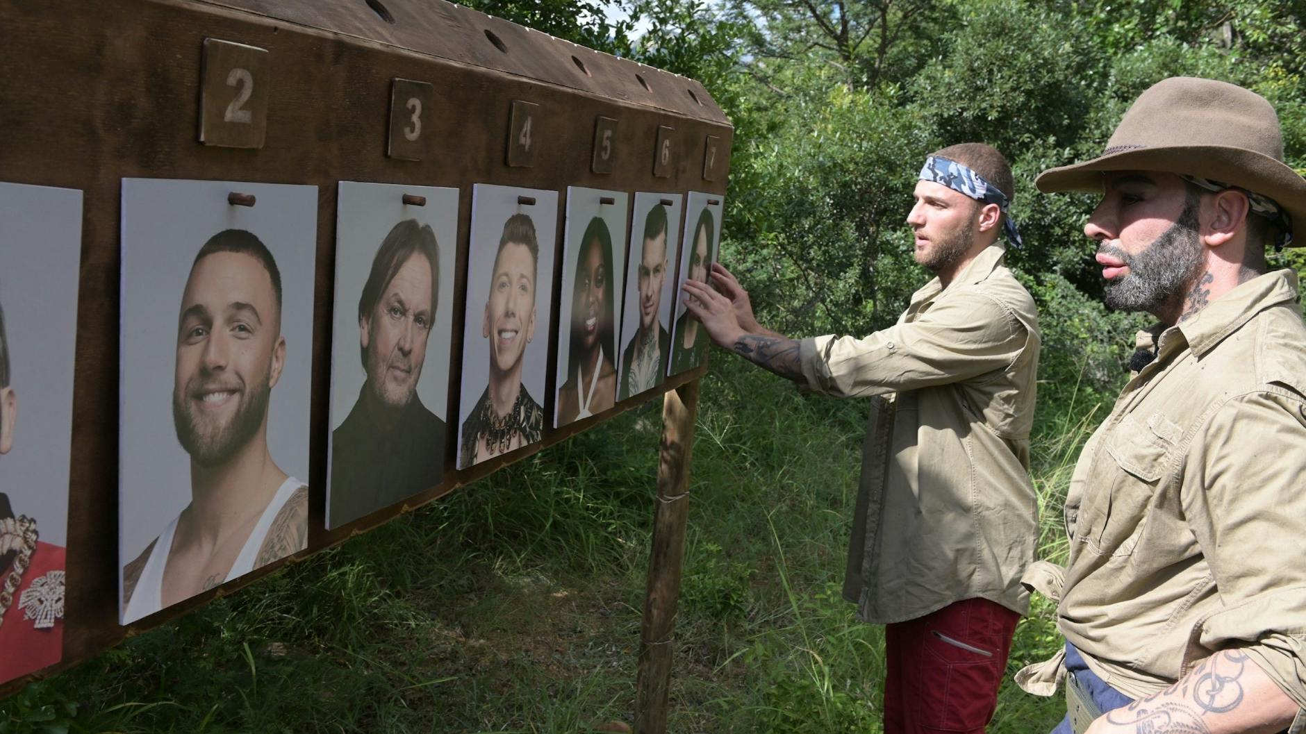 Filip Pavlovic und Harald Glööckler bei der Schatzsuche.