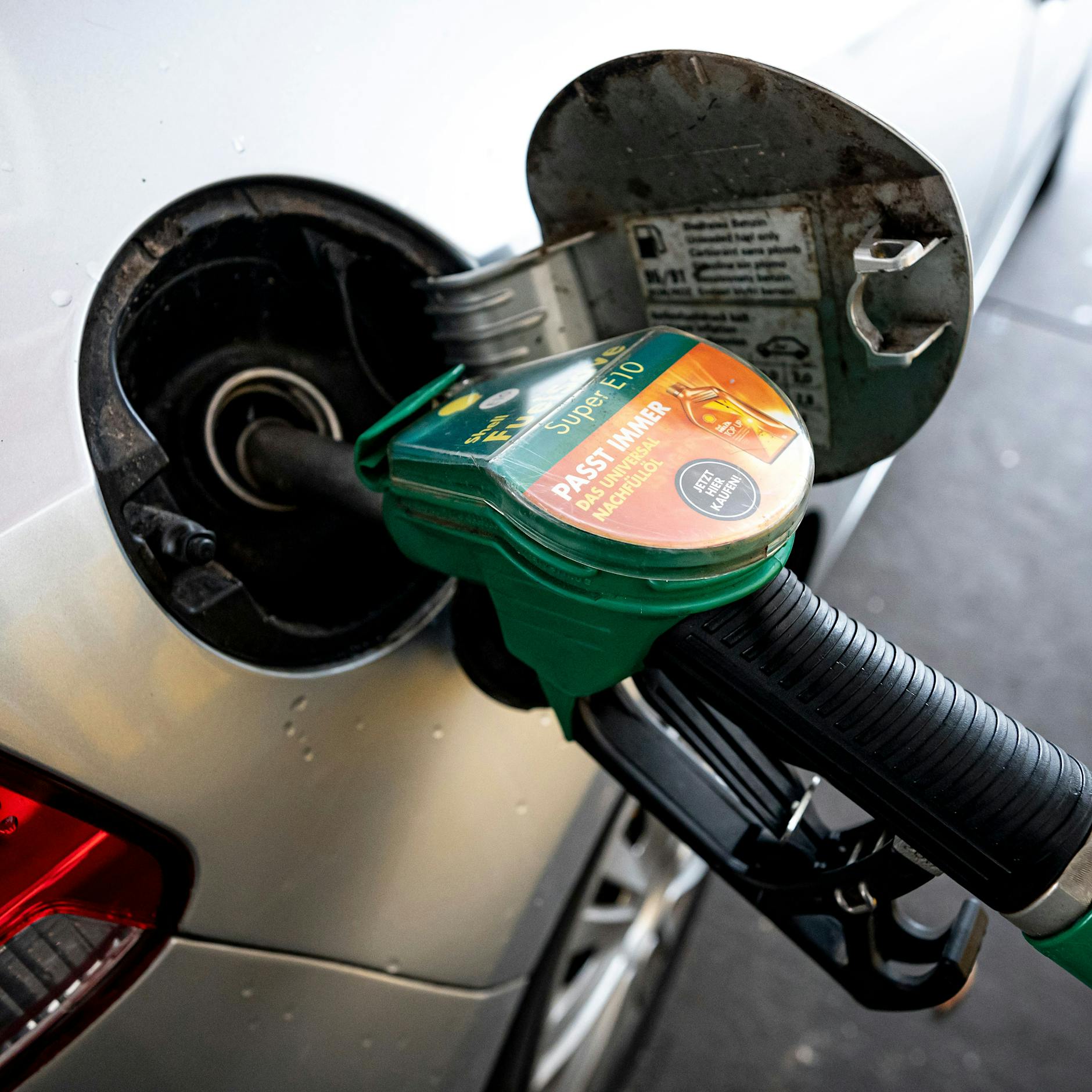 Preis-Irrsinn: So teuer war Superbenzin E10 noch nie!