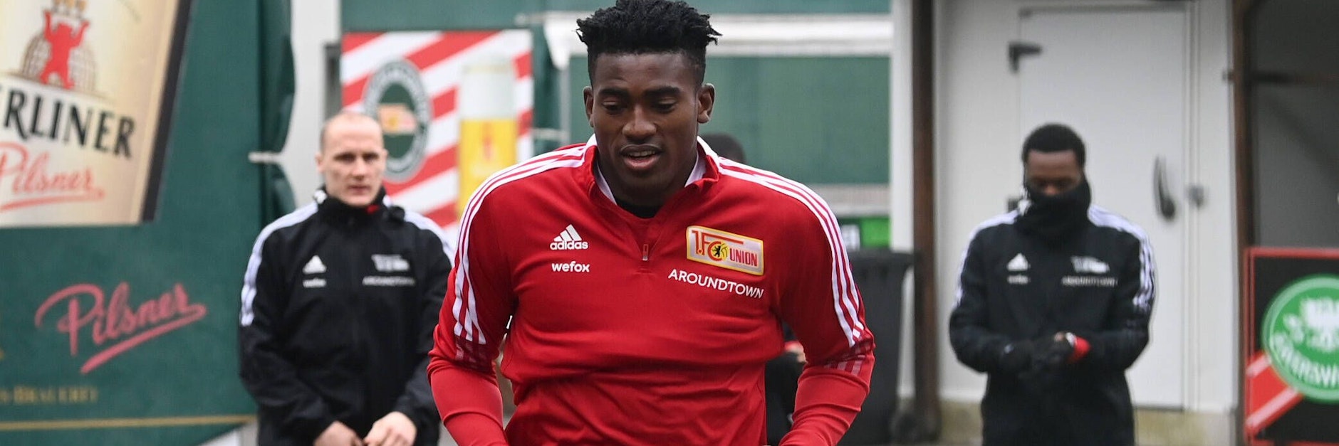 Taiwo Aowoniyi ist vom Afrika-Cup zurück. Und Sven Michel (l.), Ersatzmann von Kruse, konnte auch erste Berührungspunkte mit den neuen Kollegen haben.