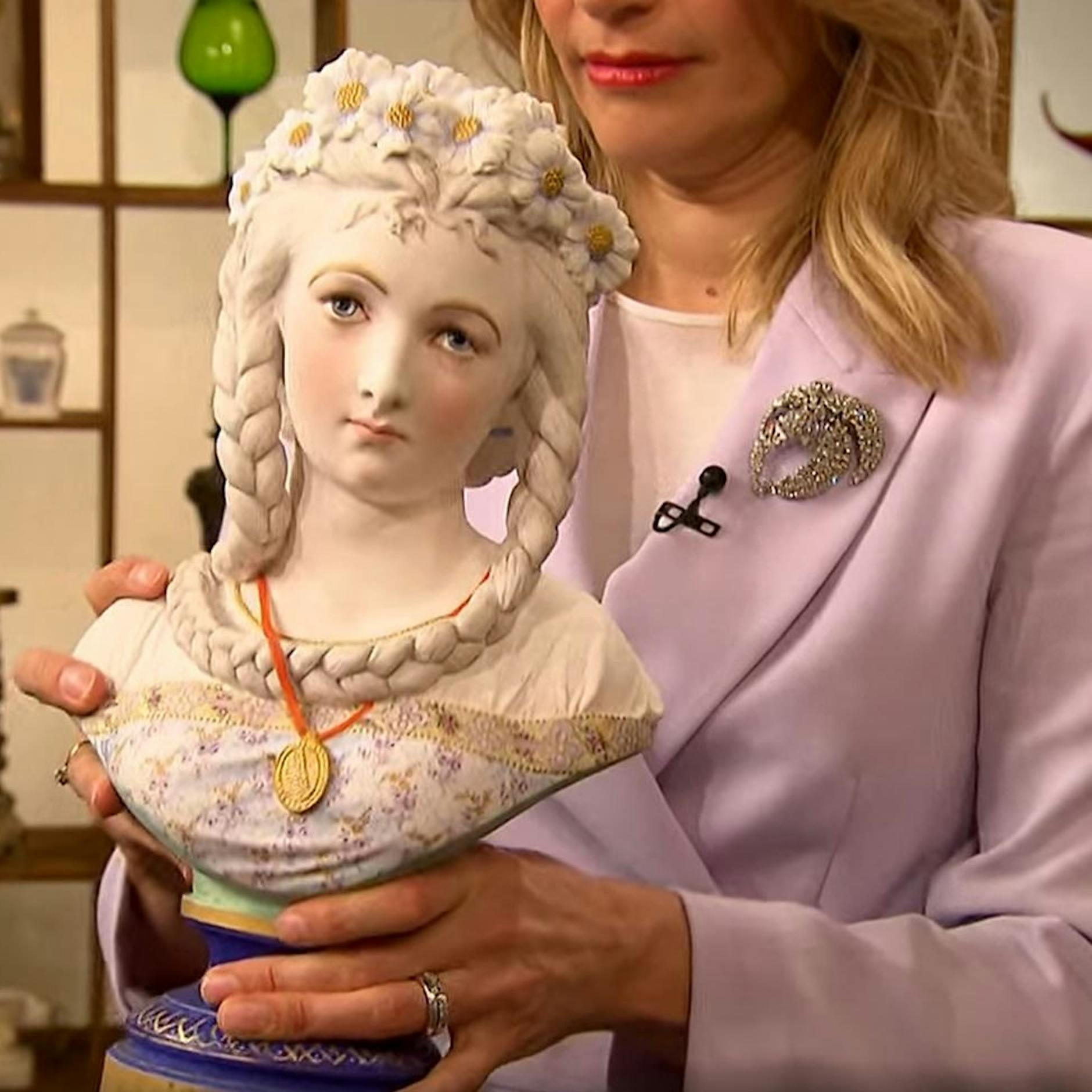 „Bares für Rares“: Sie glauben nicht, wie viel Geld DIESE hässliche Kitsch-Büste eingebracht hat – und die Expertise war sogar noch höher!