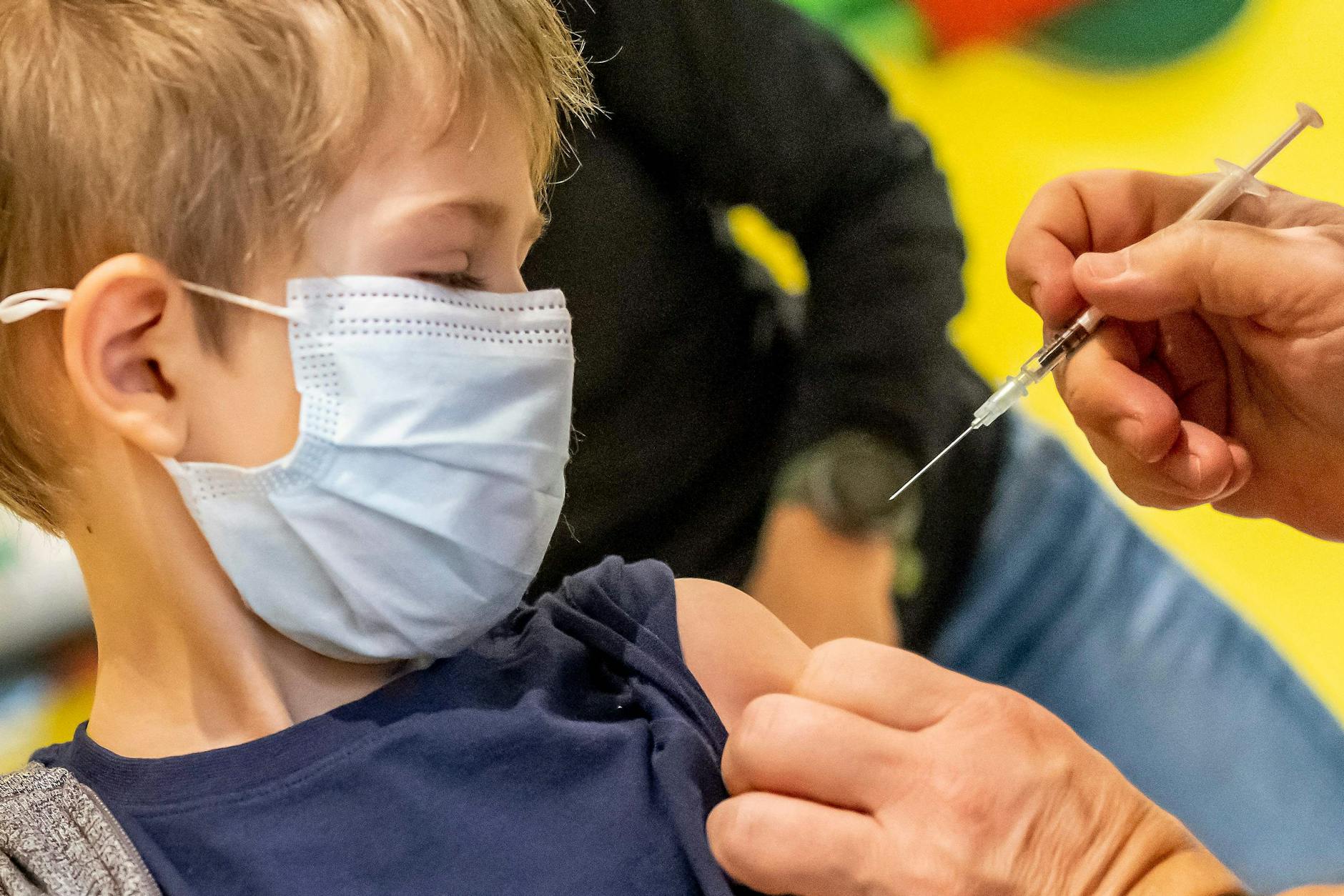 Erhalten bald auch unter Fünfjährige eine Corona-Impfung? Bekommt Biontech die Zulassung, wäre es der erste in dieser Altersgruppe erhältliche Impfstoff.