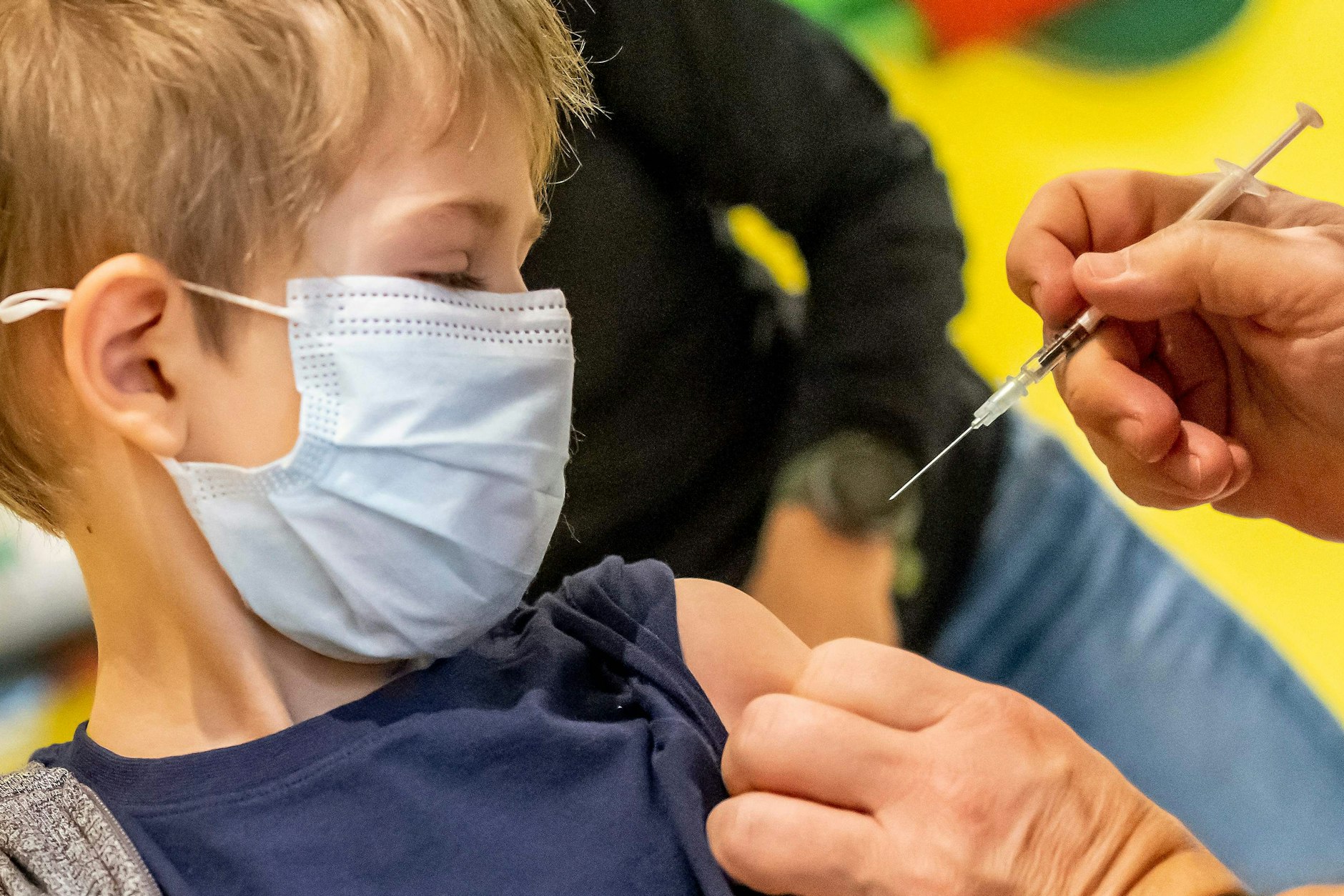 Erhalten bald auch unter Fünfjährige eine Corona-Impfung? Bekommt Biontech die Zulassung, wäre es der erste in dieser Altersgruppe erhältliche Impfstoff.