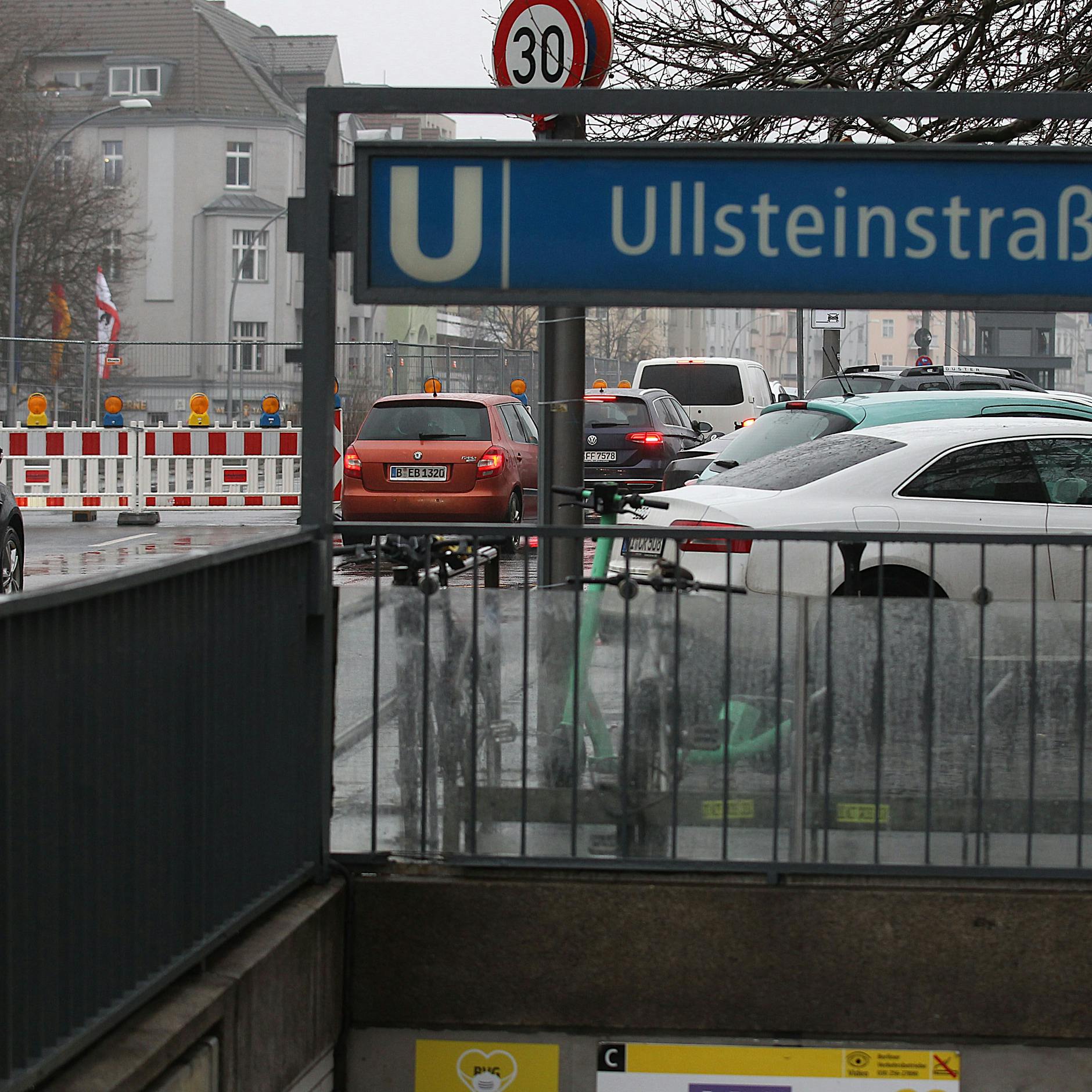 Bammel vor dem Gammel: Schadenssuche an der Berliner Brücke, die ein U-Bahnhof ist