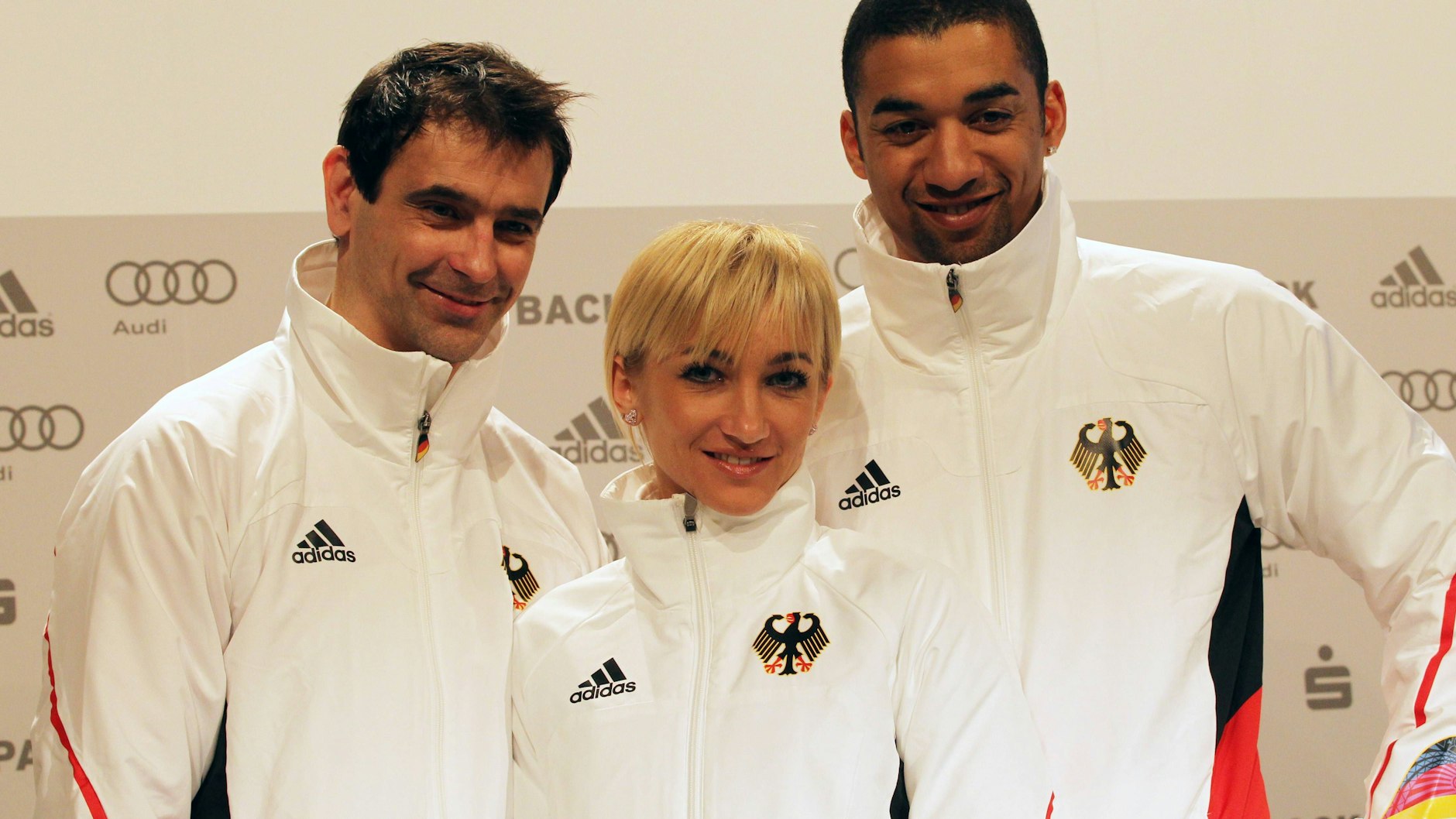 Ingo Steuer als Trainer von Aljona Savchenko und Robin Szolkovy.