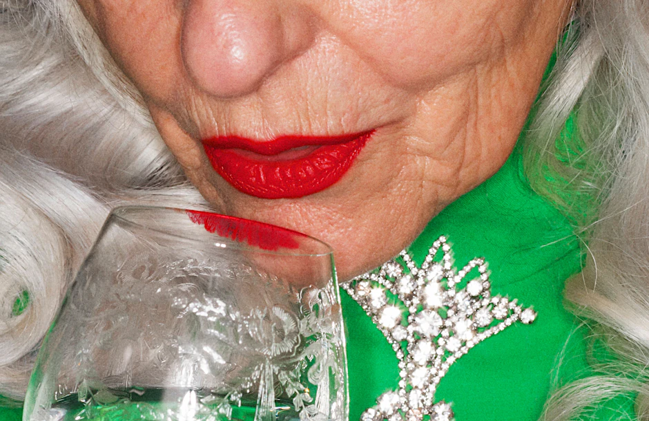 Lippenstift am Glas ist eigentlich peinlich. Bei Gucci macht das nichts, denn die Welt ist sowieso nicht perfekt.