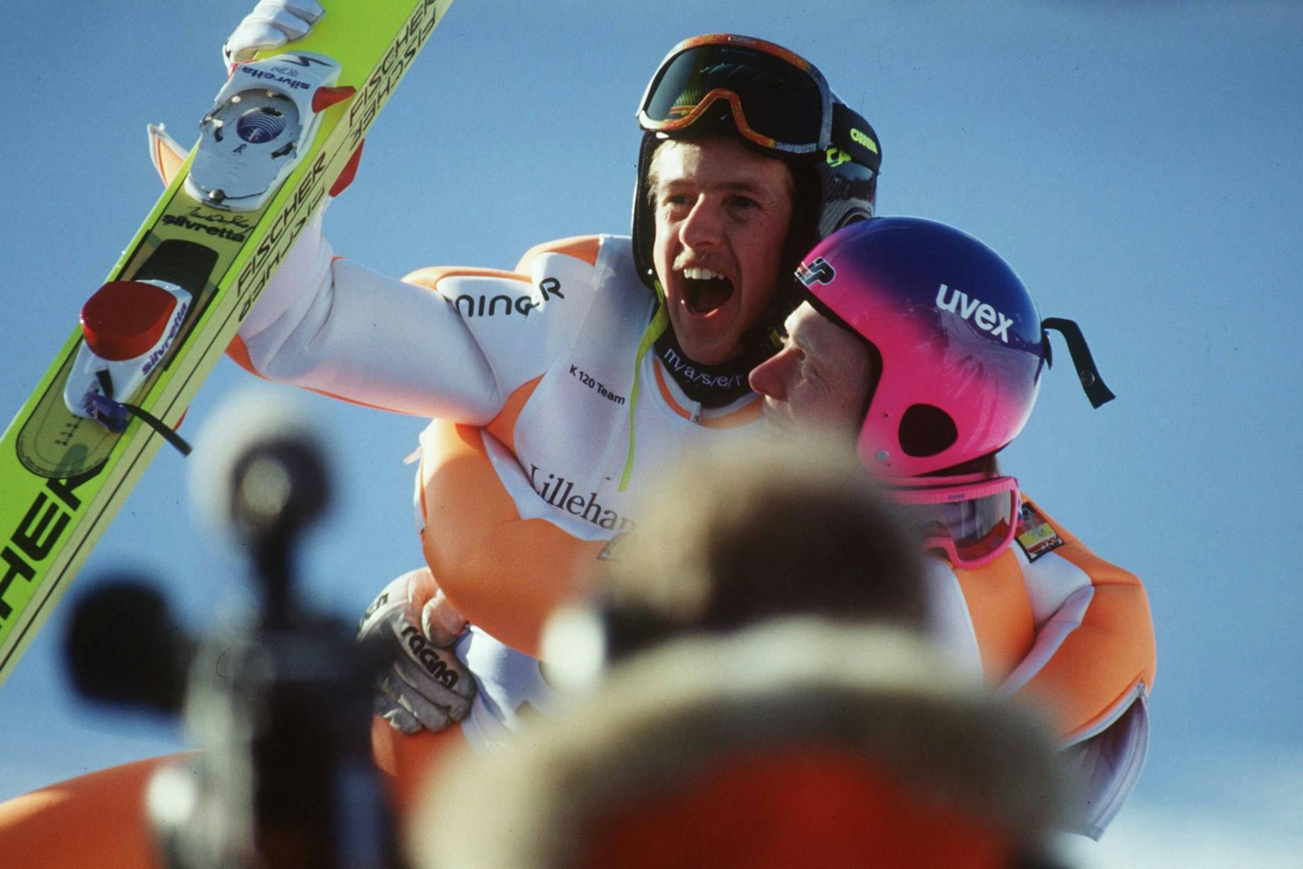 Lillehammer 1994: Die Skispringer Jens Weißflog (Erzgebirge) und Dieter Thoma (Schwarzwald) feiern den Olympiasieg im Teamwettbewerb. Und ein bisschen auch noch die Wiedervereinigung.