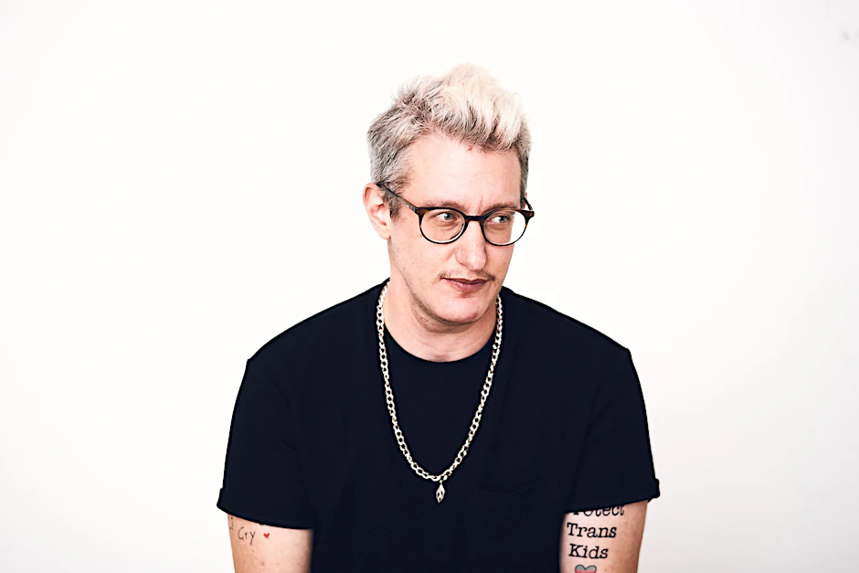 Der Autor und Buchhändler Linus Giese