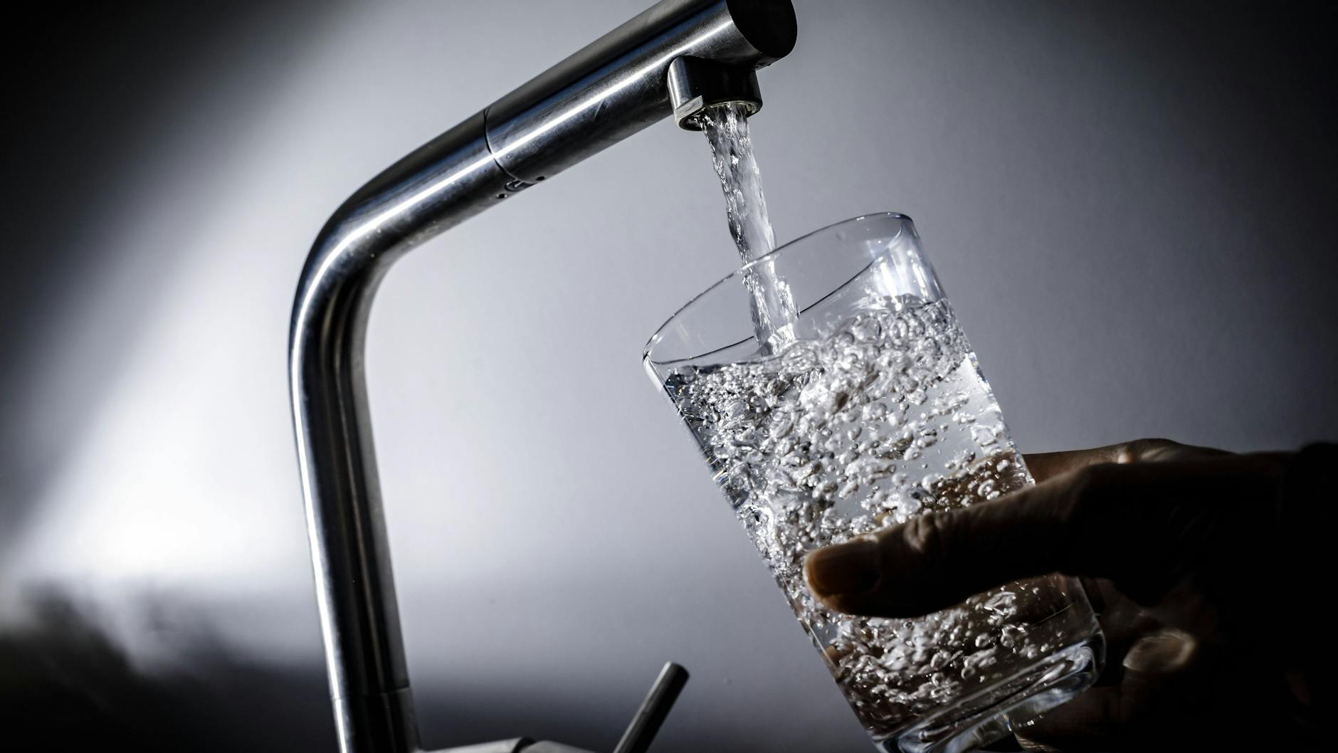 Berliner können ihr Leitungswasser in der Regel guten Gewissens trinken.