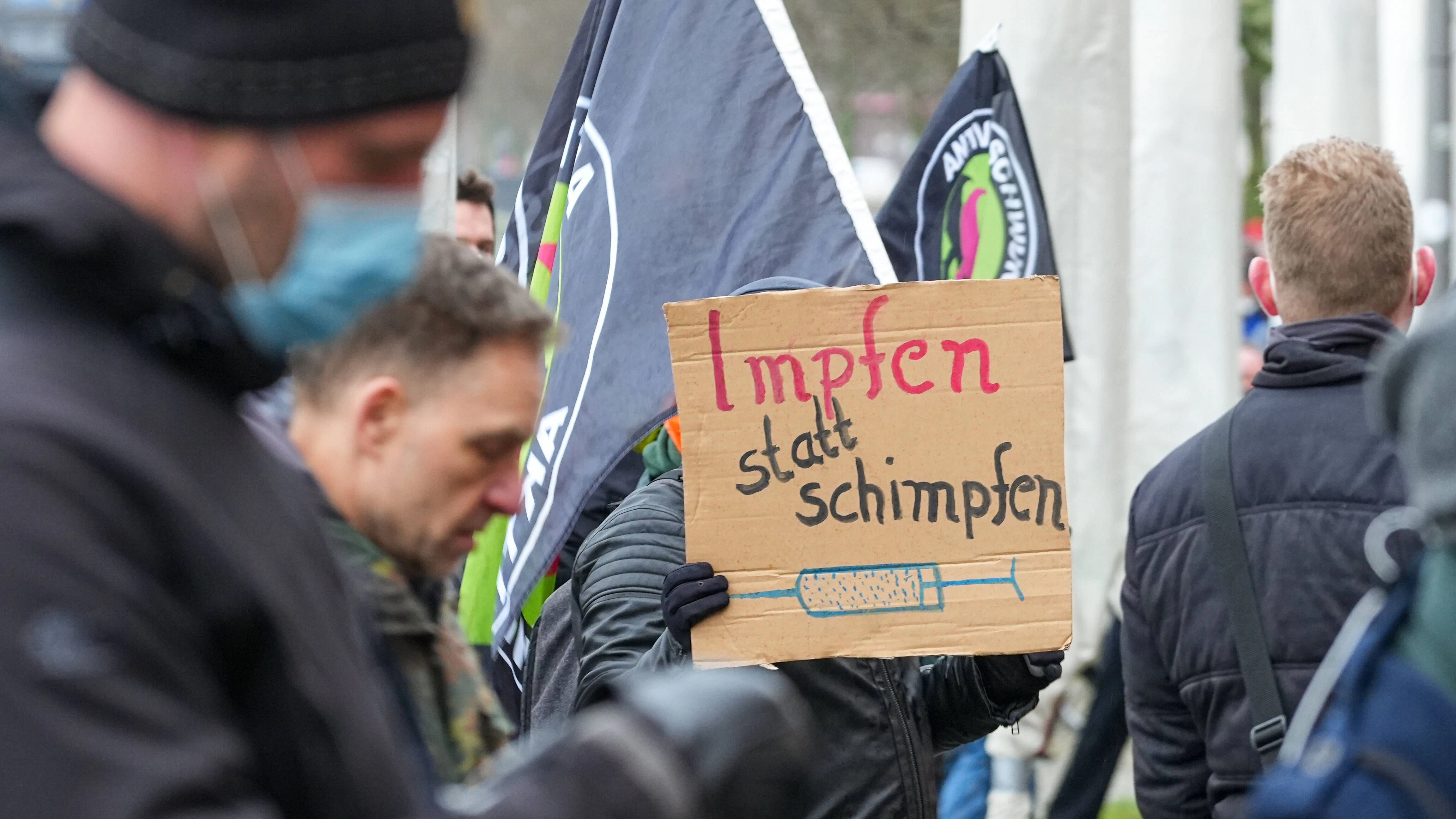 Die Antiverschwurbelte Aktion ruft zum Impfen auf.