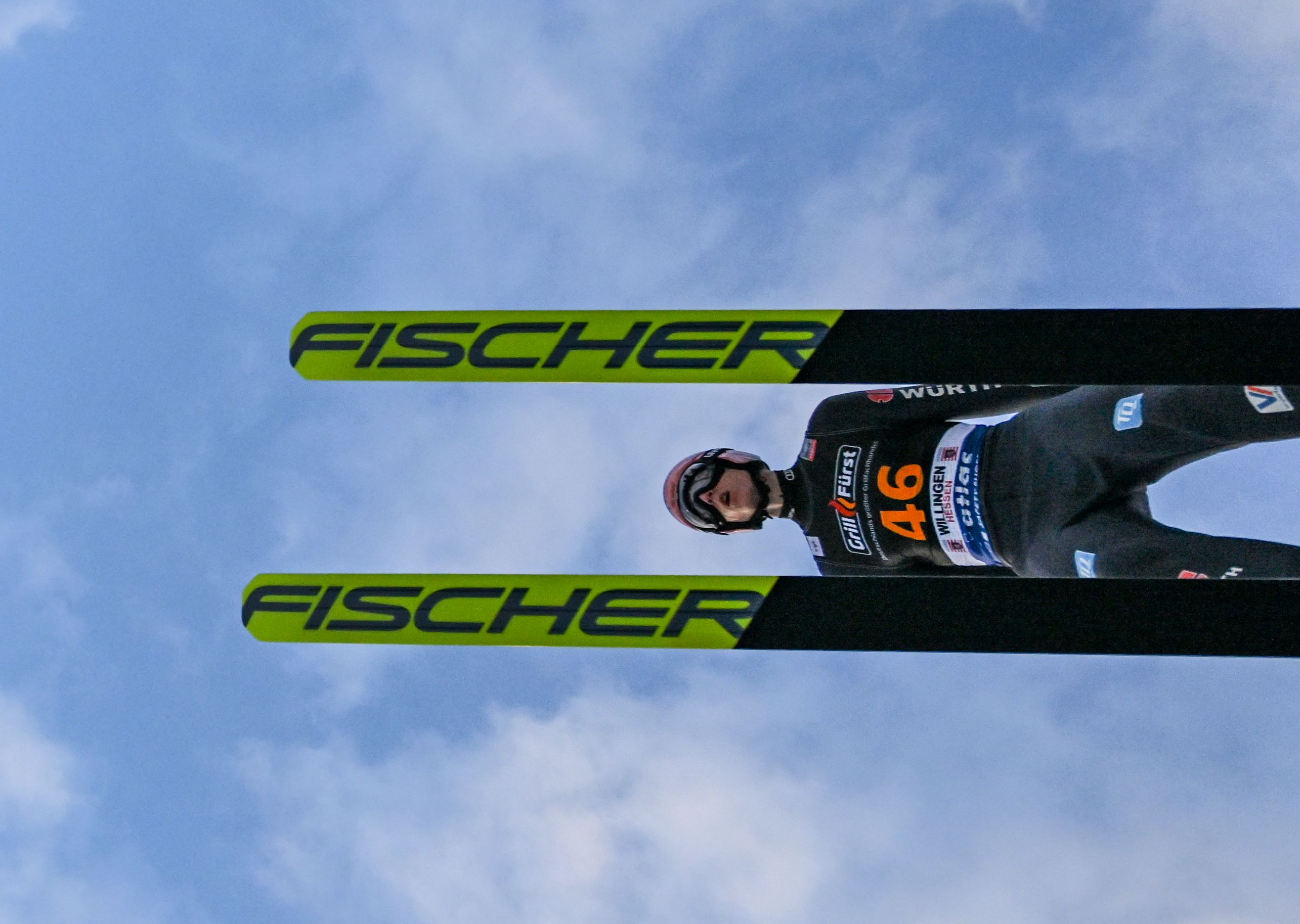 Image - Karl Geiger verhaut die ersten Sprünge. Doch einer sagt: „Des is a Zauberer, der schafft des scho“