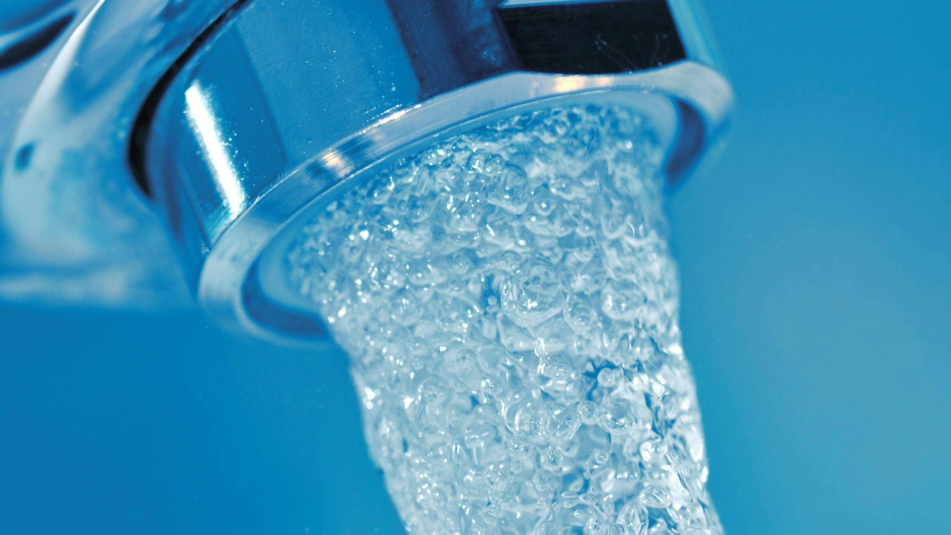 Leitungswasser ist immer verfügbar und wird gern getrunken.