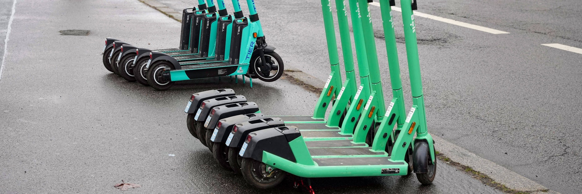 Auch im Winter werden in Berlin Fahrten mit dem E-Roller angeboten.