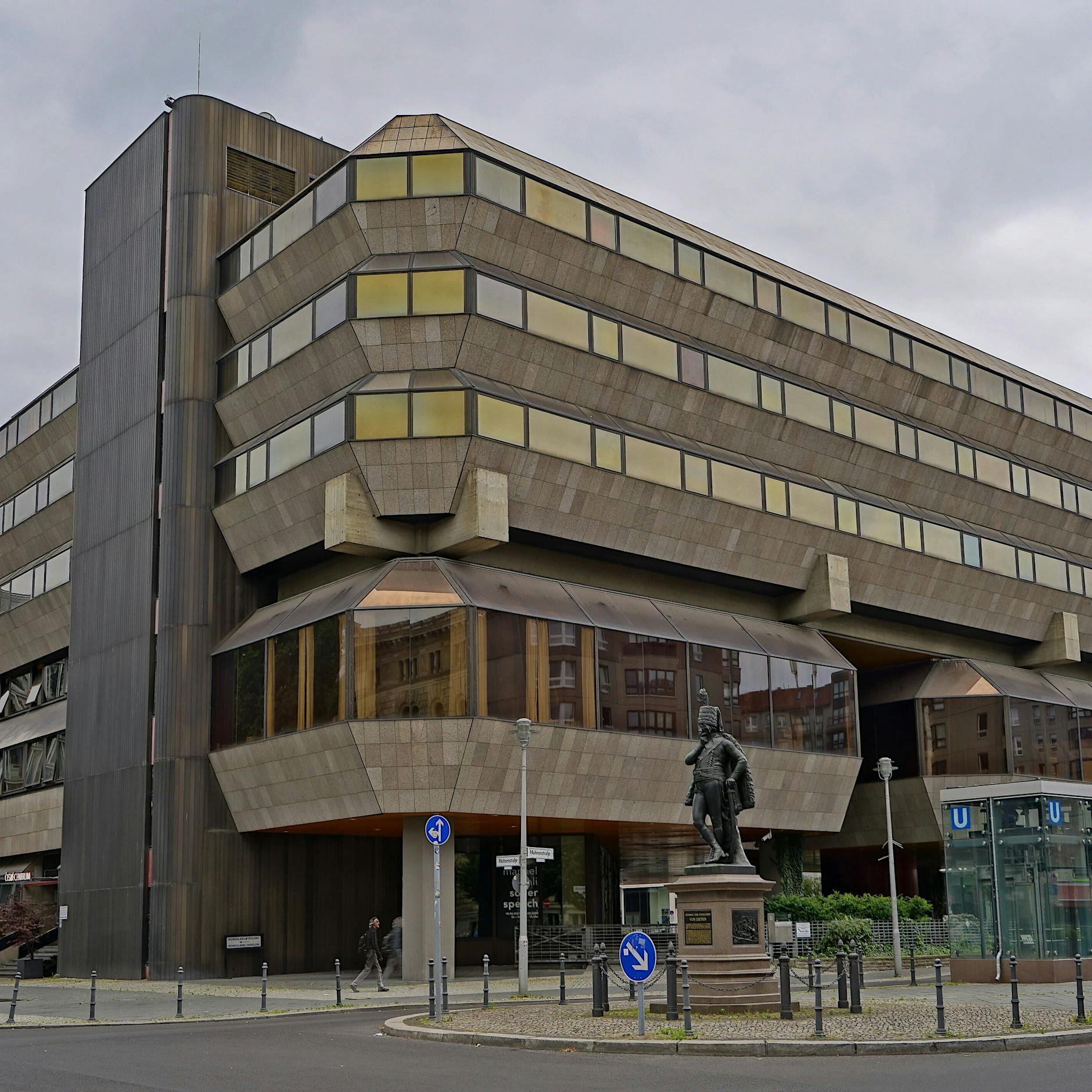 Diese Berliner Botschaften sind einfach scheußlich