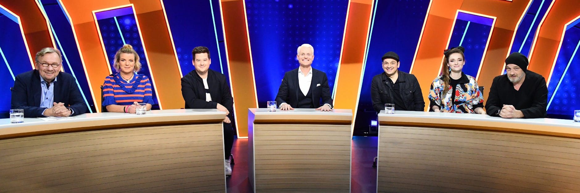 Diese sieben Comedians saßen in der ersten Folge von 7 Tage, 7 Köpfe am Pult.