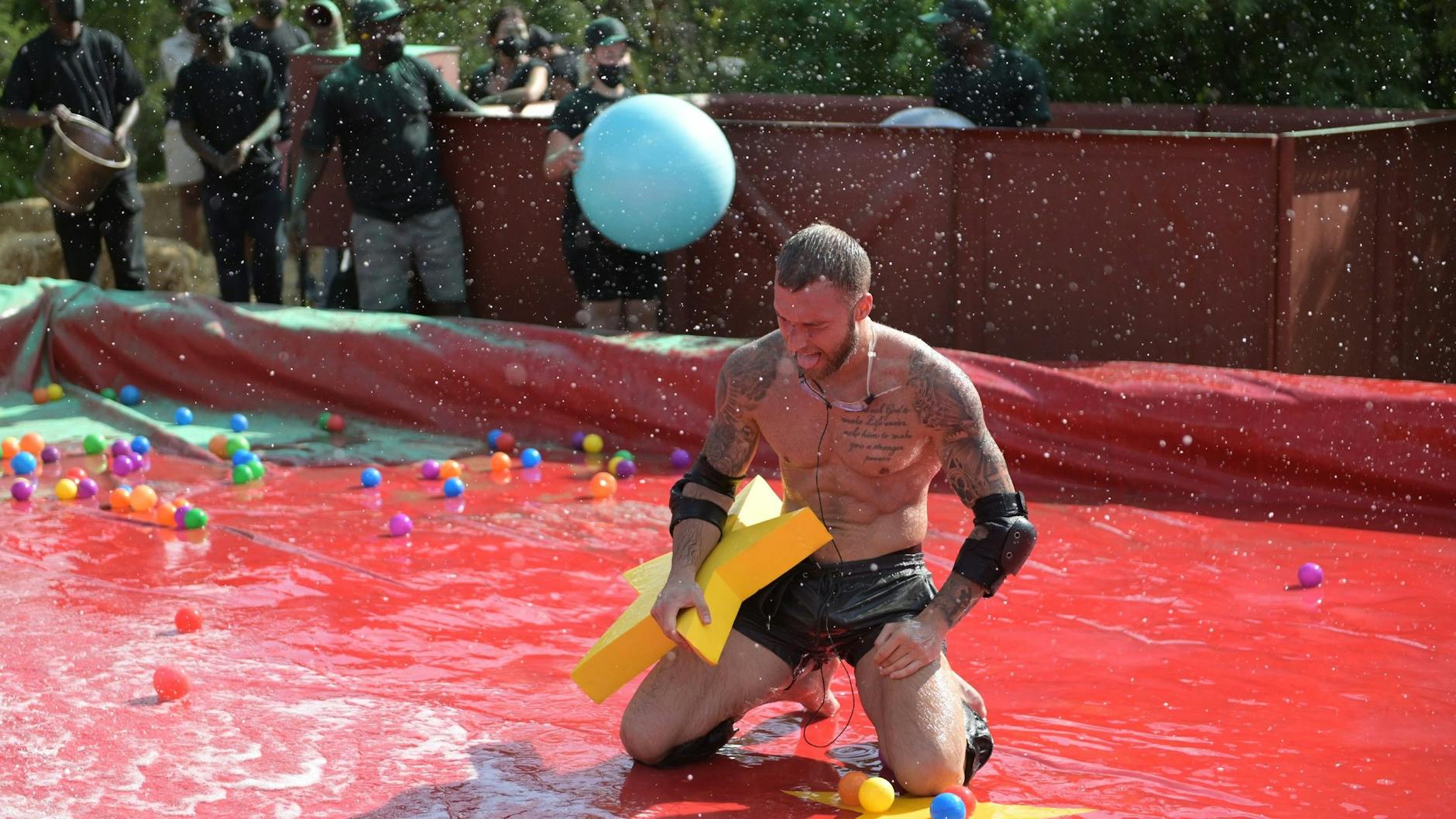 Filip Pavlovic bei der Dschungelprüfung. Der Hamburger hatte richtig große Lust darauf.