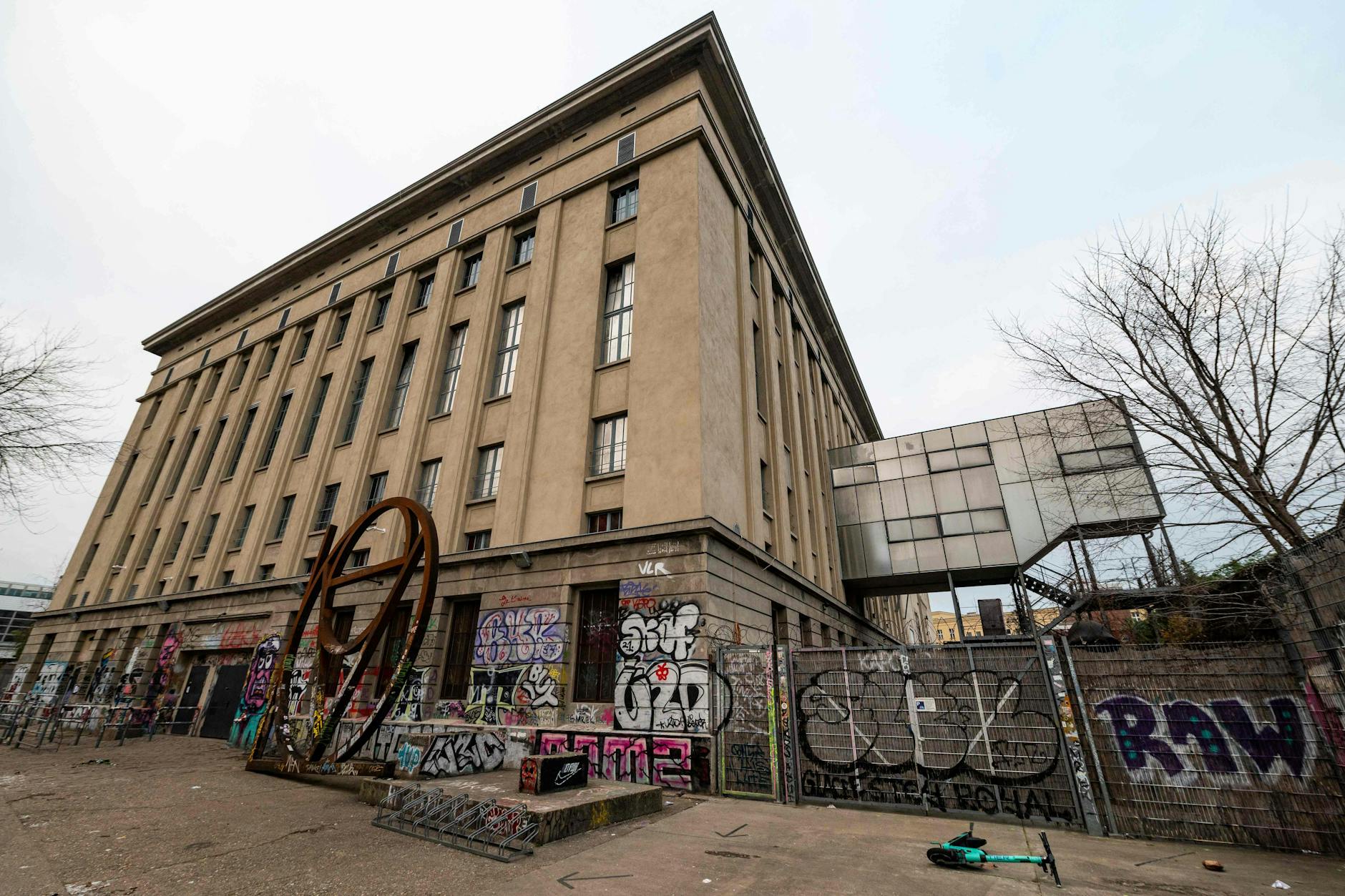 Im Berghain soll eine Sängerin mit einer Spritze attackiert worden sein.