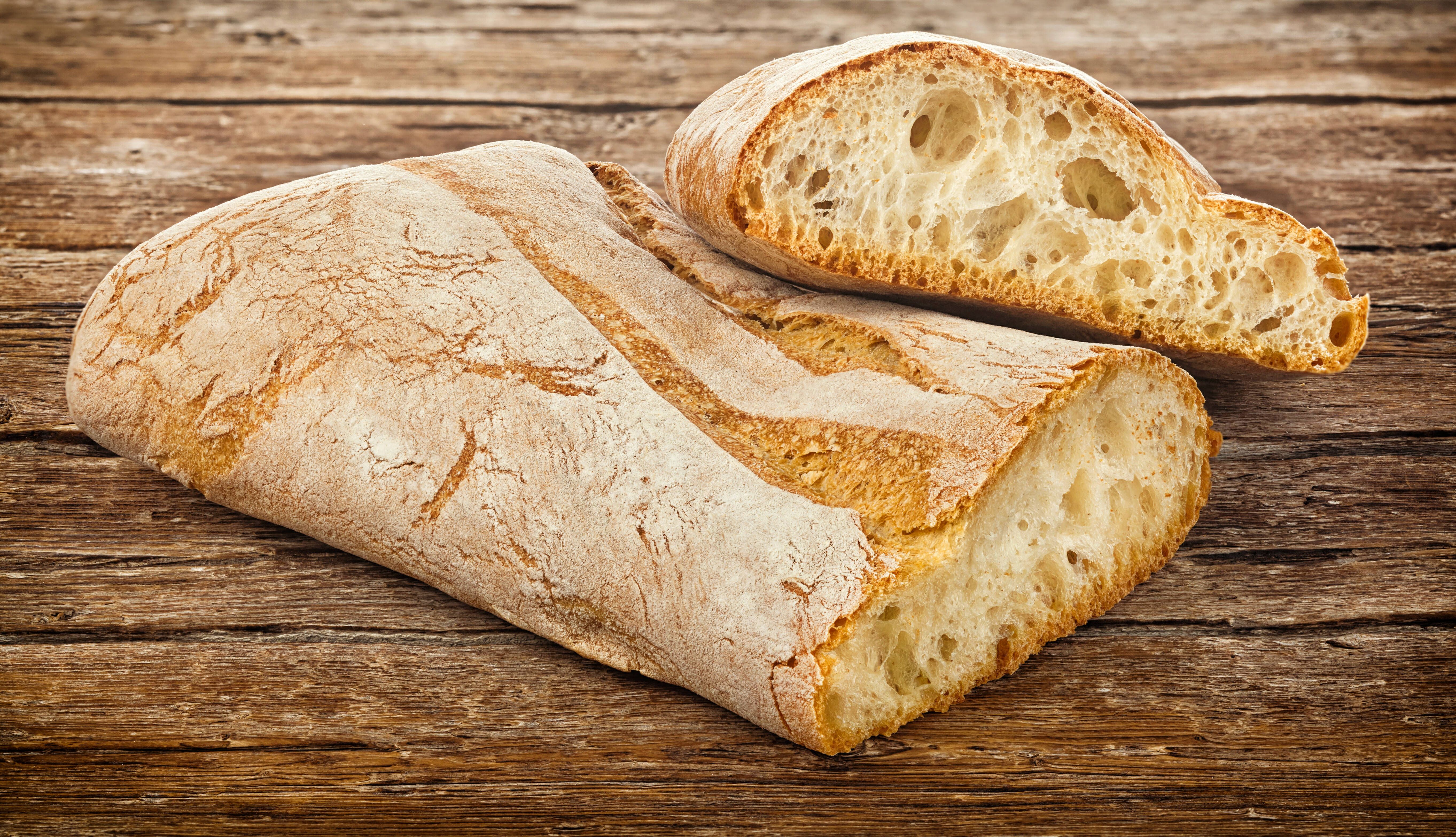 Brot Backen Aus Vier Zutaten: Knusprig, Kross, Lecker! Mit Diesem ...