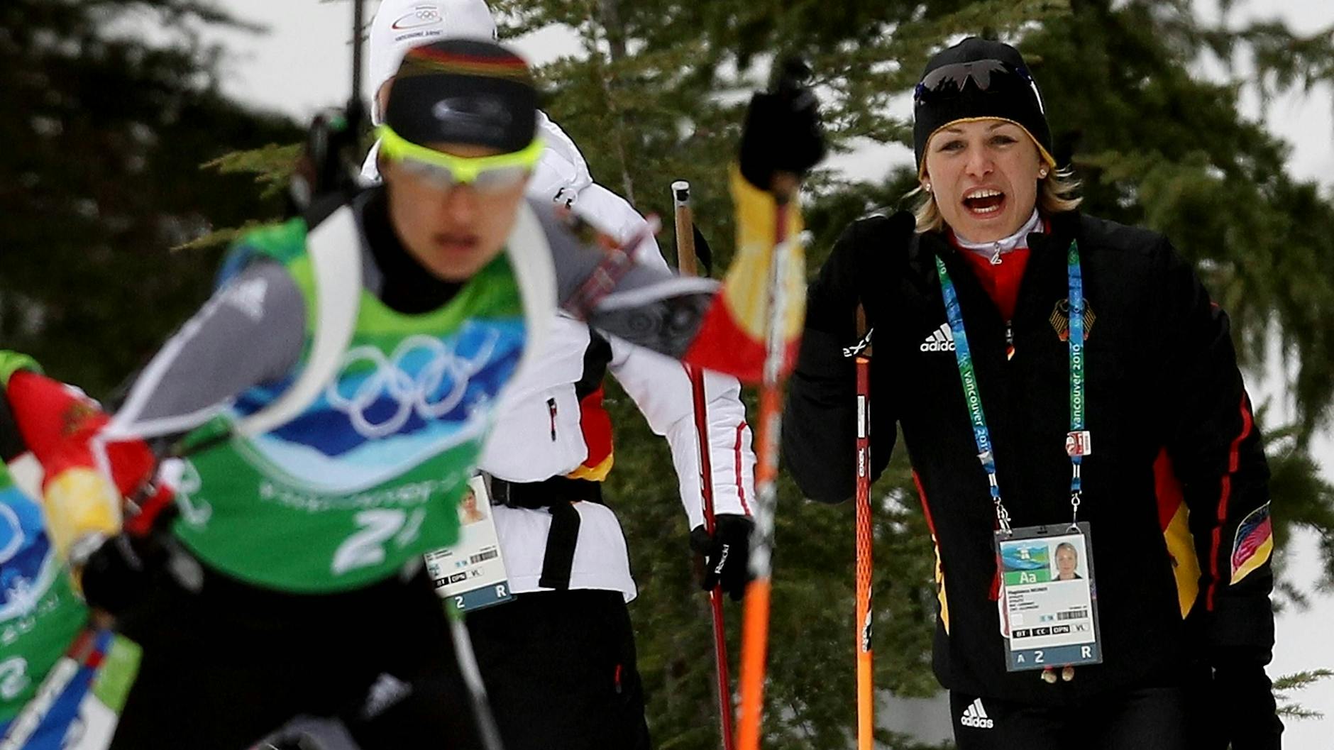 Magdalena Neuner blieb trotz ihrer Ausbootung fair, feuerte ihre DSV-Kolleginnen bei der Staffel bei den Olympischen Spielen in Vancouver an.