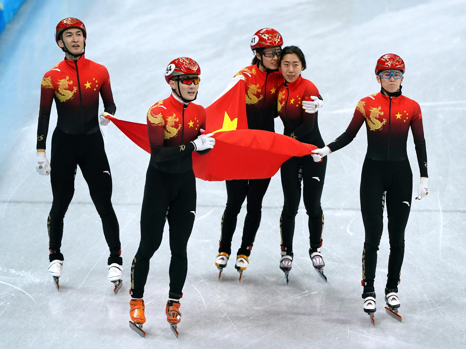 Shorttrack: Gold für die Mixed-Team-Staffel aus China.