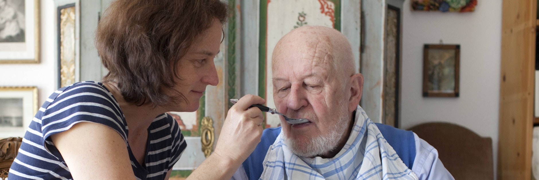 Viele fürchten sich davor, dass sie im Alter durch Krankheiten kein eigenständiges Leben mehr führen können.