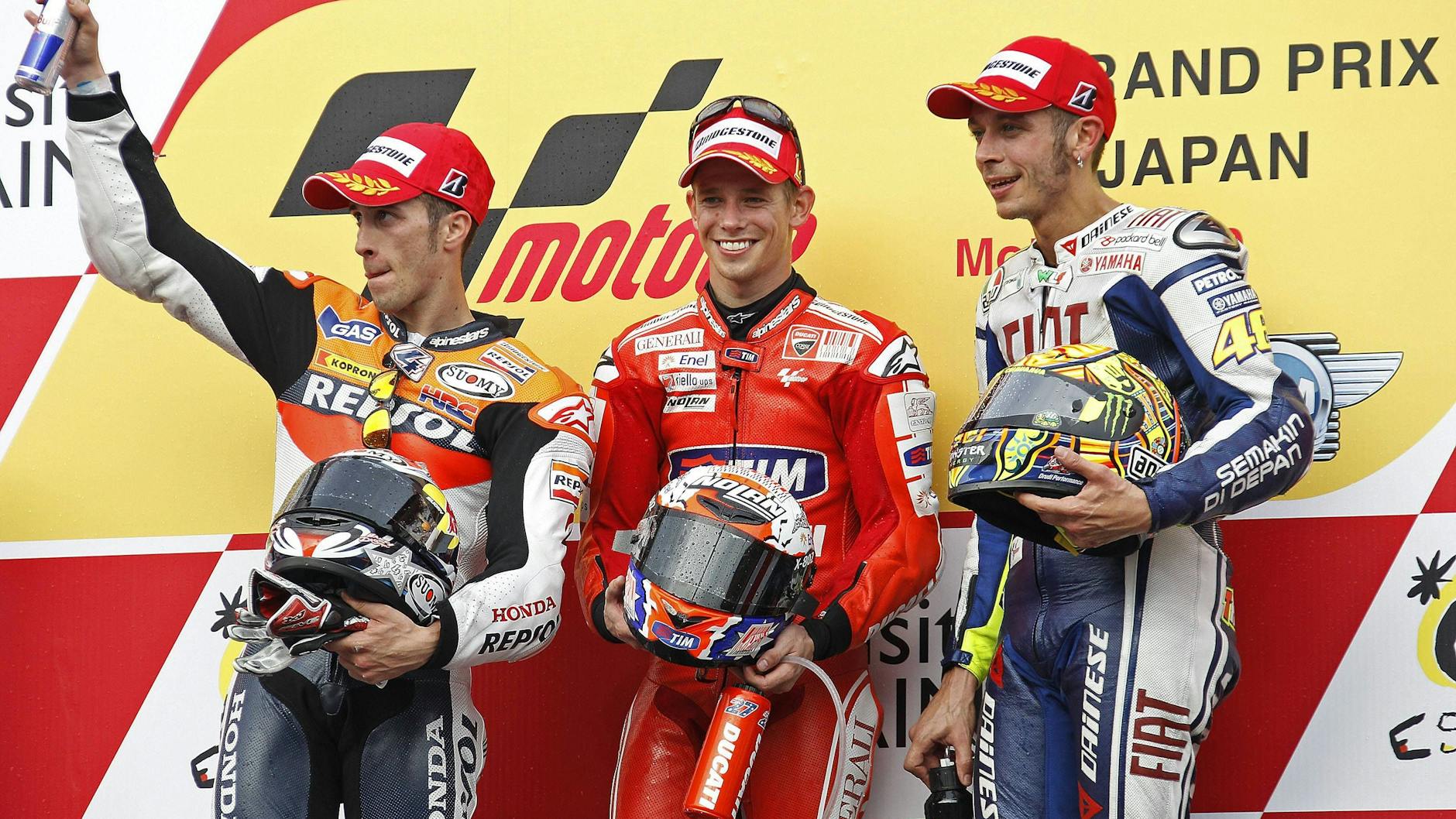 Casey Stoner (M.) duellierte sich jahrelang mit Italiens Superstar Valentino Rossi (r.).