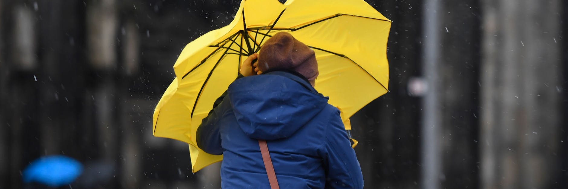 In Teilen von Nordrhein-Westfalen fegte schon am Sonntagnachmittag ein Sturm über das Land.