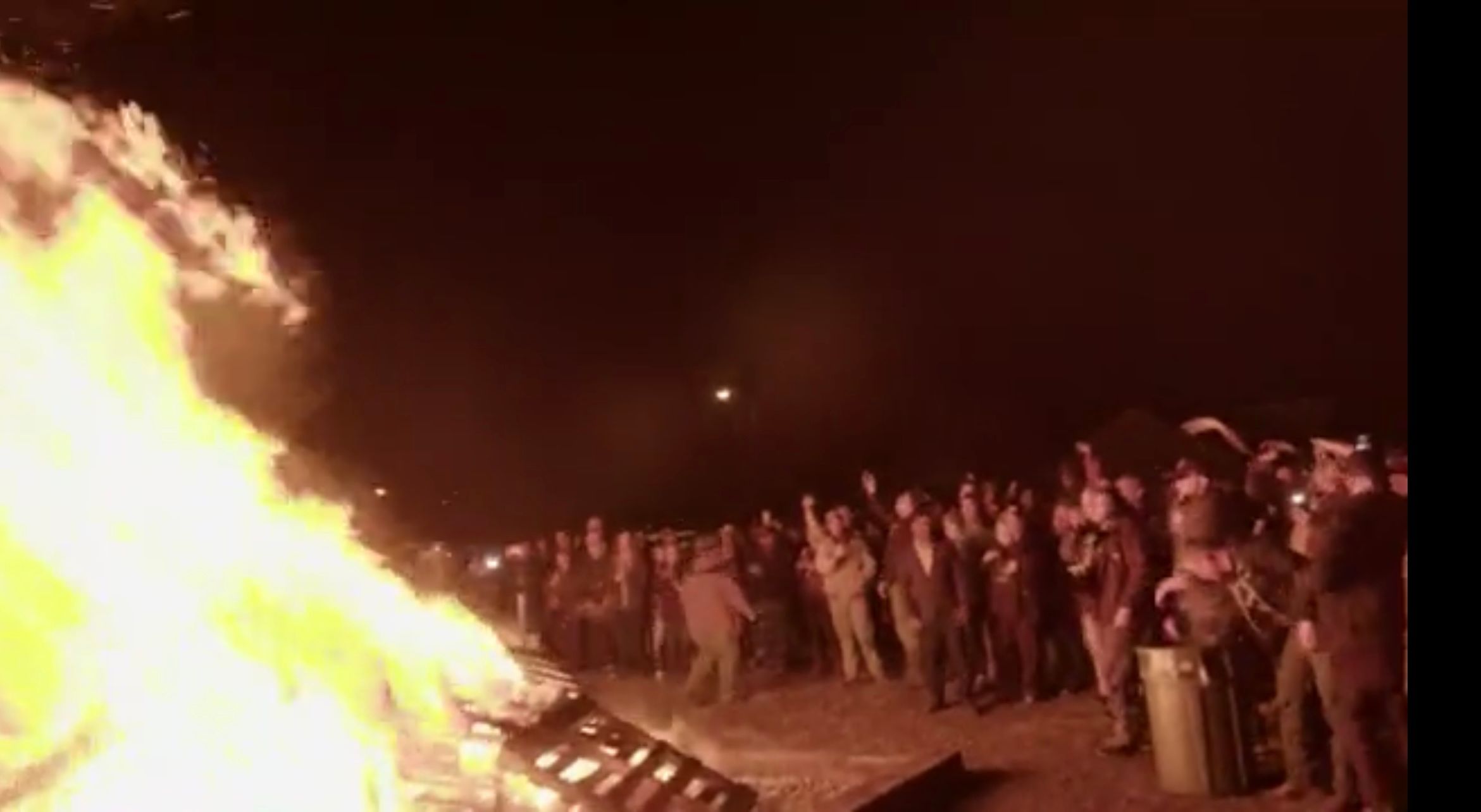 Image - Pastor lässt „Harry Potter“-Bücher und „Twilight“-Romane auf dem Scheiterhaufen verbrennen