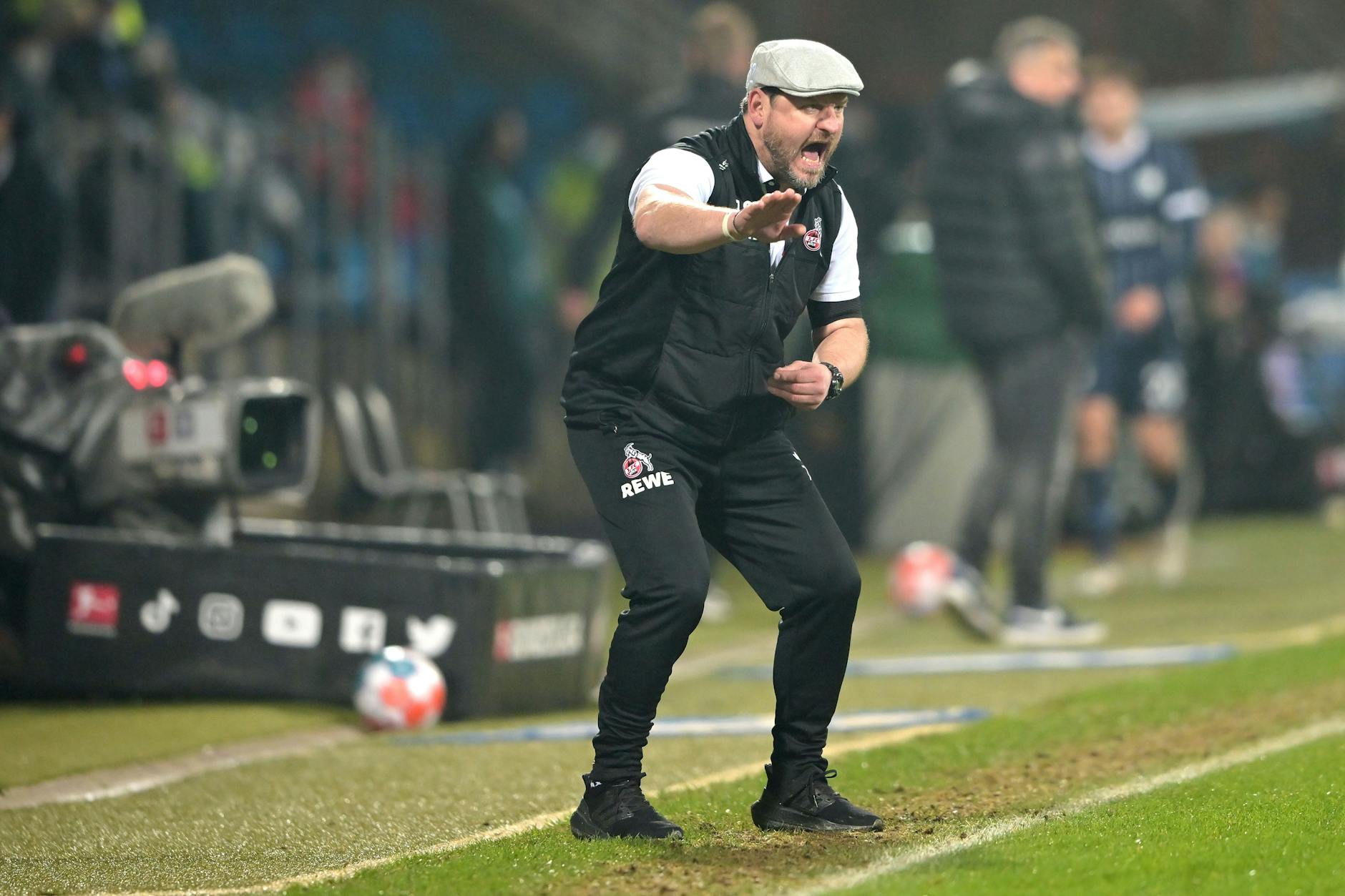 So engagiert kannten wir Steffen Baumgart bisher an der Seitenlinie – aber nicht vor dem TV-Gerät.