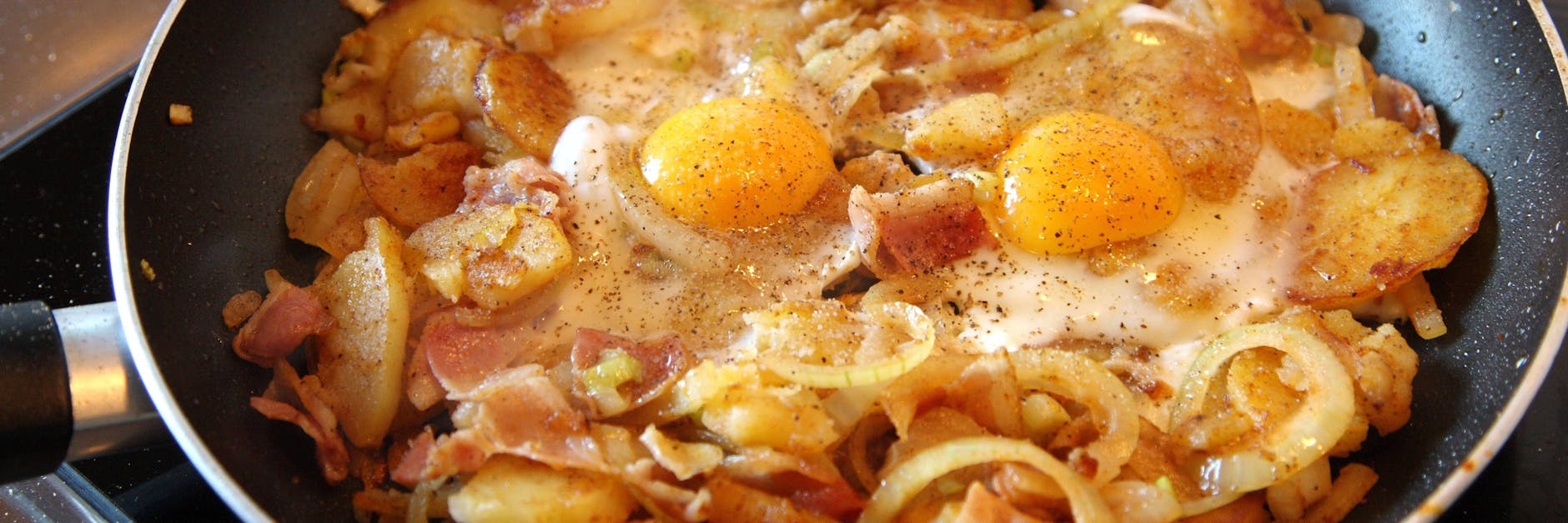 „Hoppel-Poppel“ ist ein traditionelles Gericht der Hausmannskost - es geht schnell, ist günstig und schmeckt deftig!