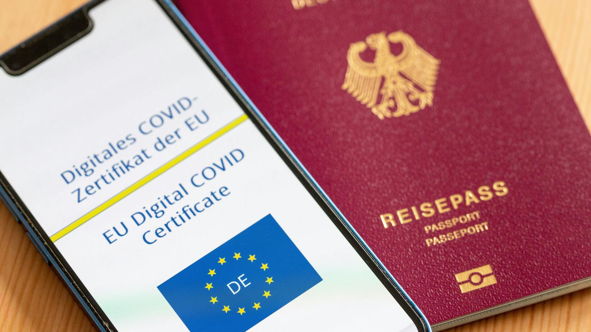 Ein Digitales COVID-Impfzertifikat der EU (Symbolbild).