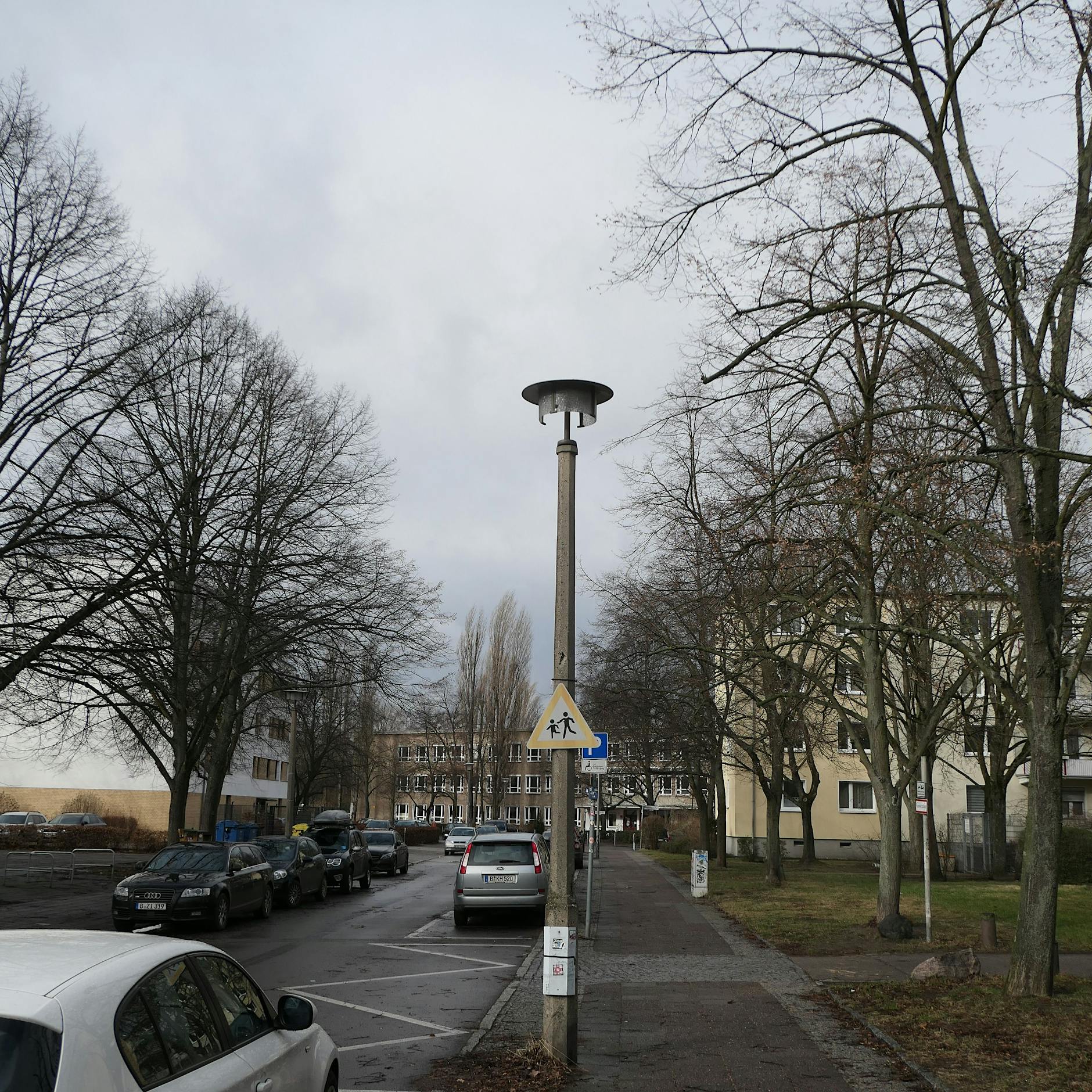 Relikte aus der DDR: DARUM verschwinden immer mehr unserer Beton-Straßenlaternen aus der Stadt