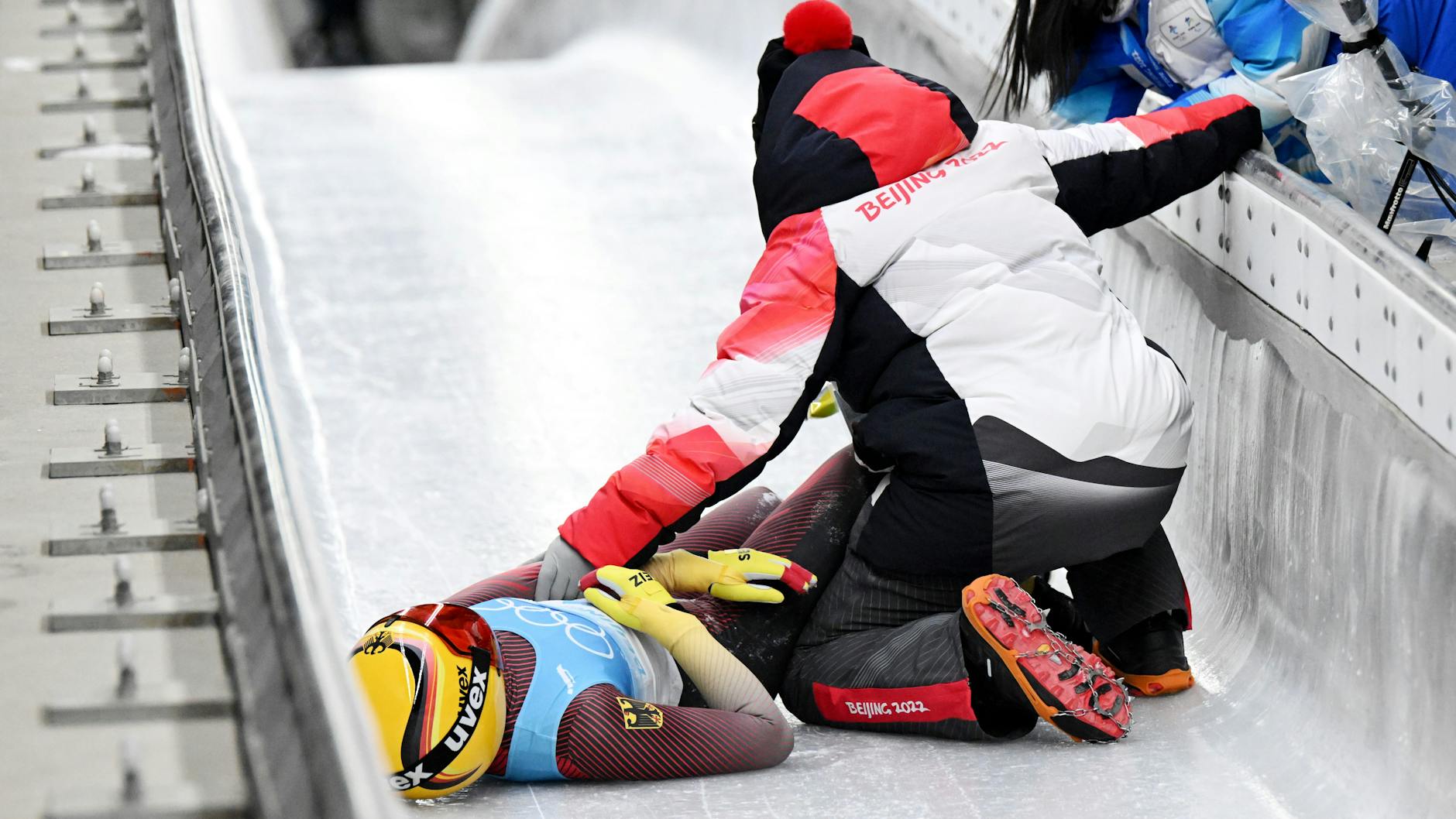 Rodlerin Julia Taubitz musste nach ihrem Sturz ihren Olympia-Traum begraben, blieb aber zum Glück unverletzt.