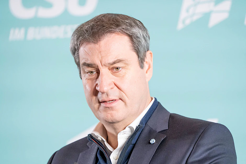 Markus Söder, Ministerpräsident von Bayern, hat angekündigt, die einrichtungsbezogene Impfpflicht auszusetzen.
