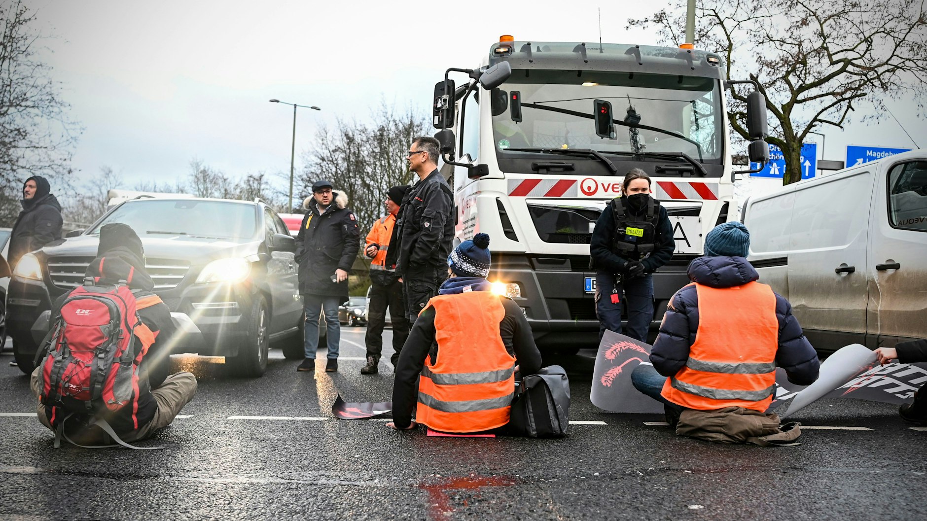 Die Ausfahrt Messedamm wird blockiert.