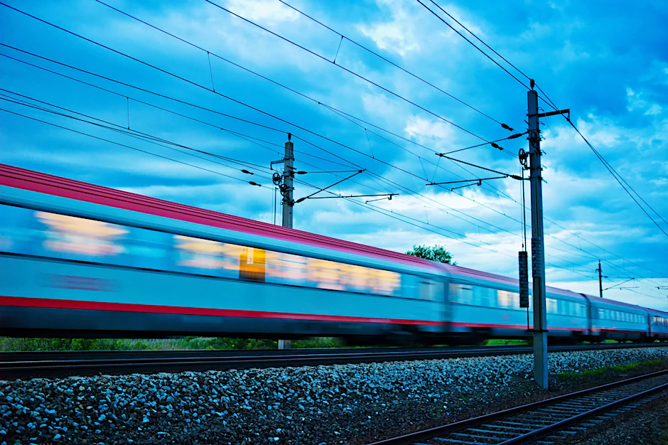 Ein Zug der Österreichischen Bundesbahnen, kurz ÖBB. Das Unternehmen ist der größte Player im europäischen Nachtzugverkehr. Der ÖBB-Nightjet fährt auch nach Berlin – von Wien und Zürich.