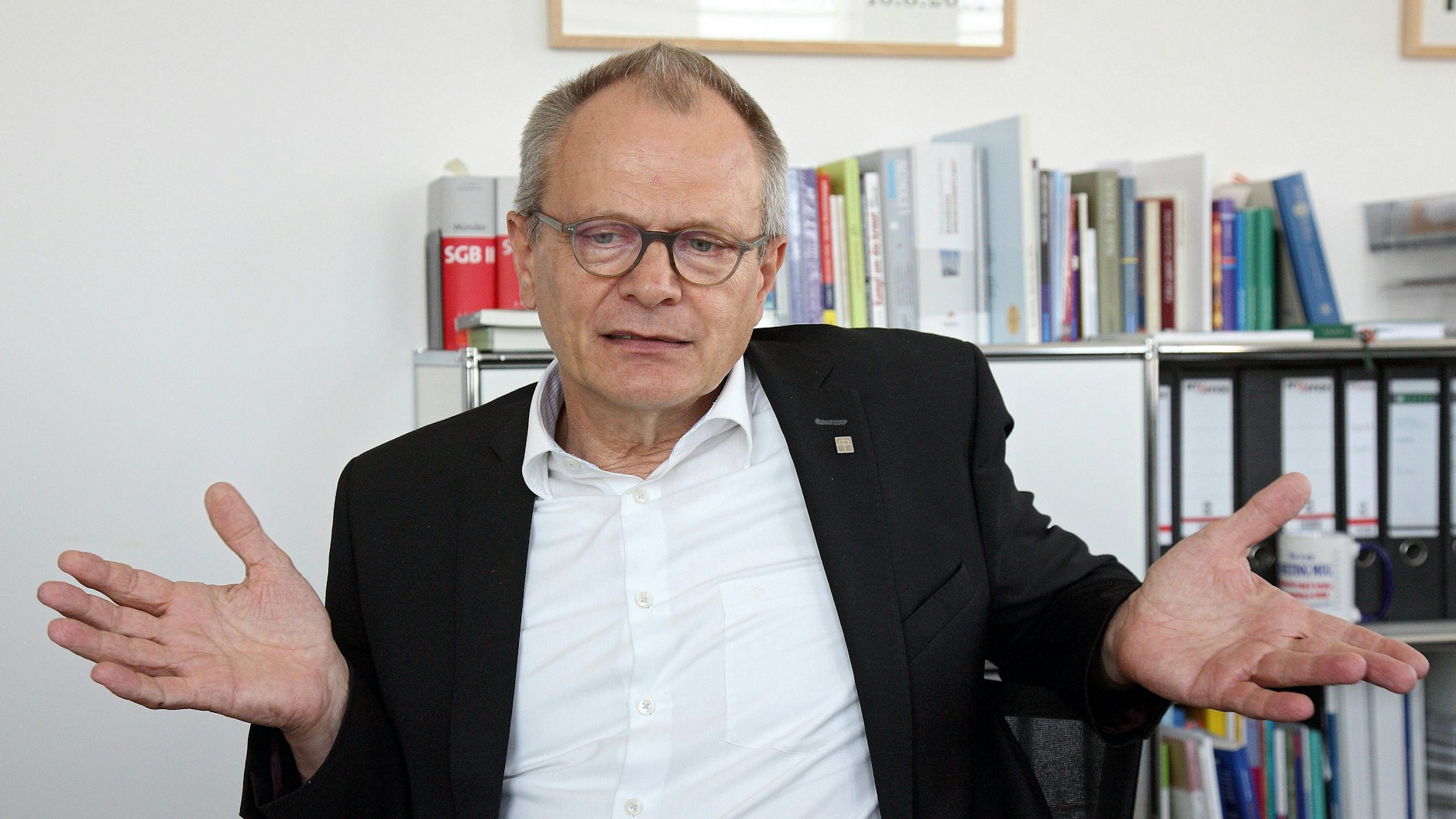 Diakonie-Präsident Ulrich Lilie kritisiert das ewige Hin und Her in der Corona-Politik.