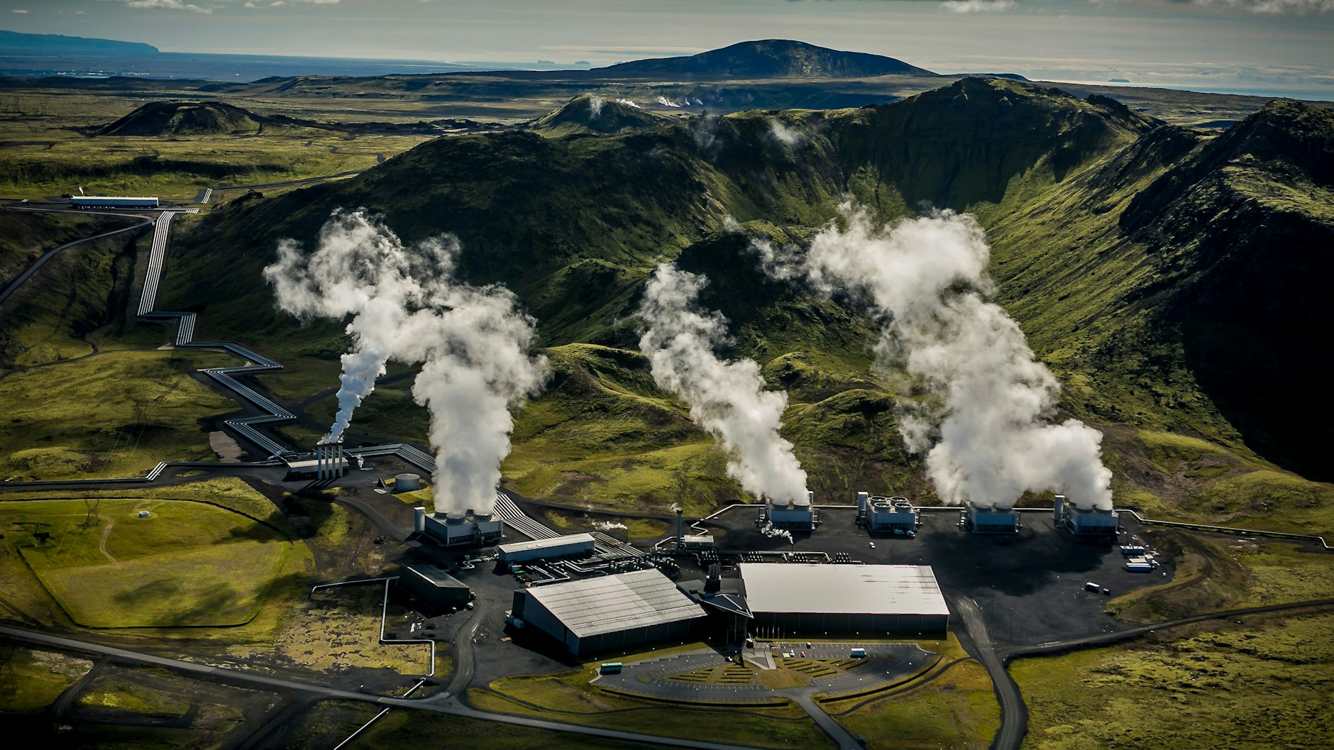 Die isländische Anlage Orca soll jährlich 4000 Tonnen CO₂ aus der Luft filtern. Der Strom für die Anlage kommt klimaneutral aus diesem Geothermiekraftwerk.