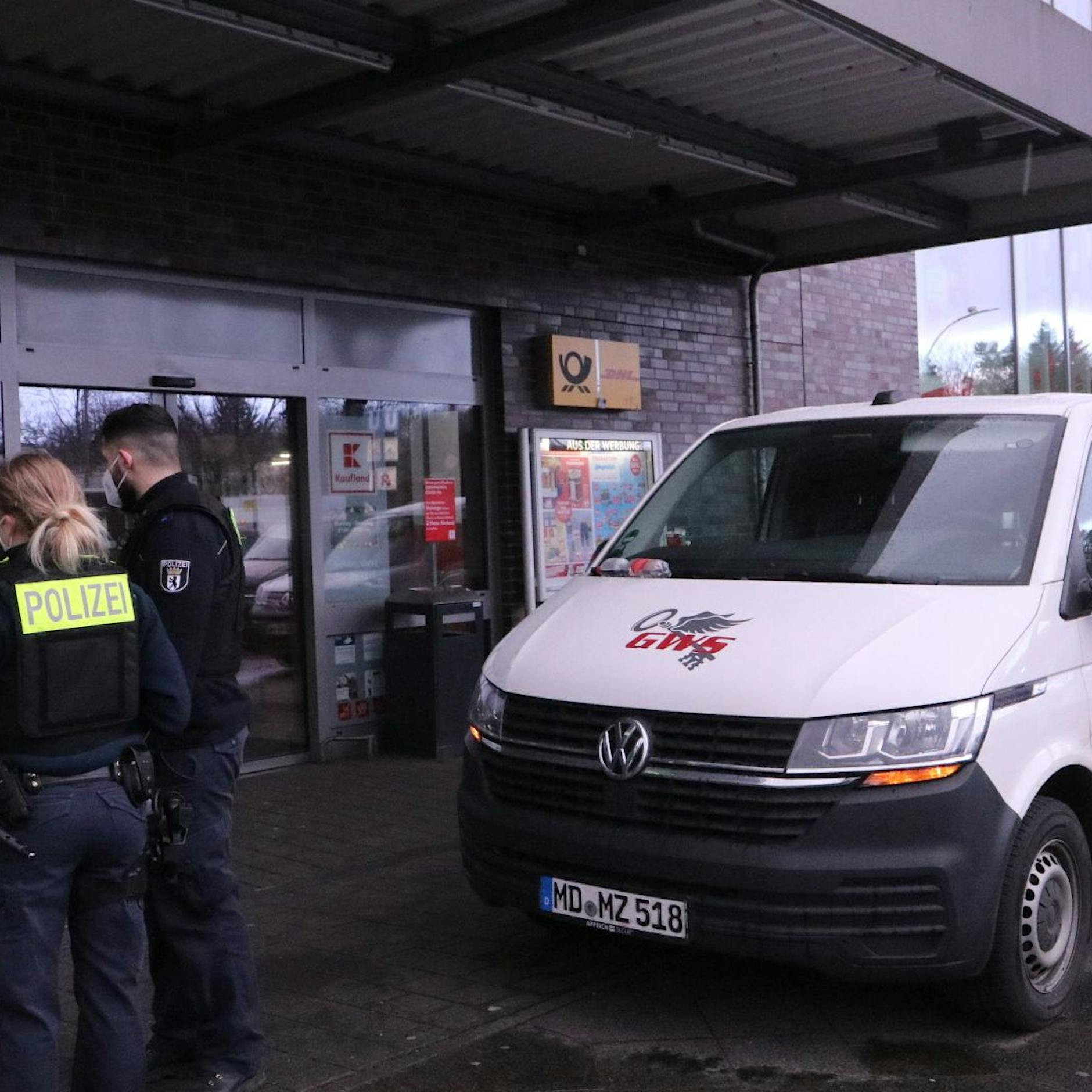 Der Geldtransporter-Überfall von Britz: Täter immer noch auf der Flucht +++ Was man bisher weiß